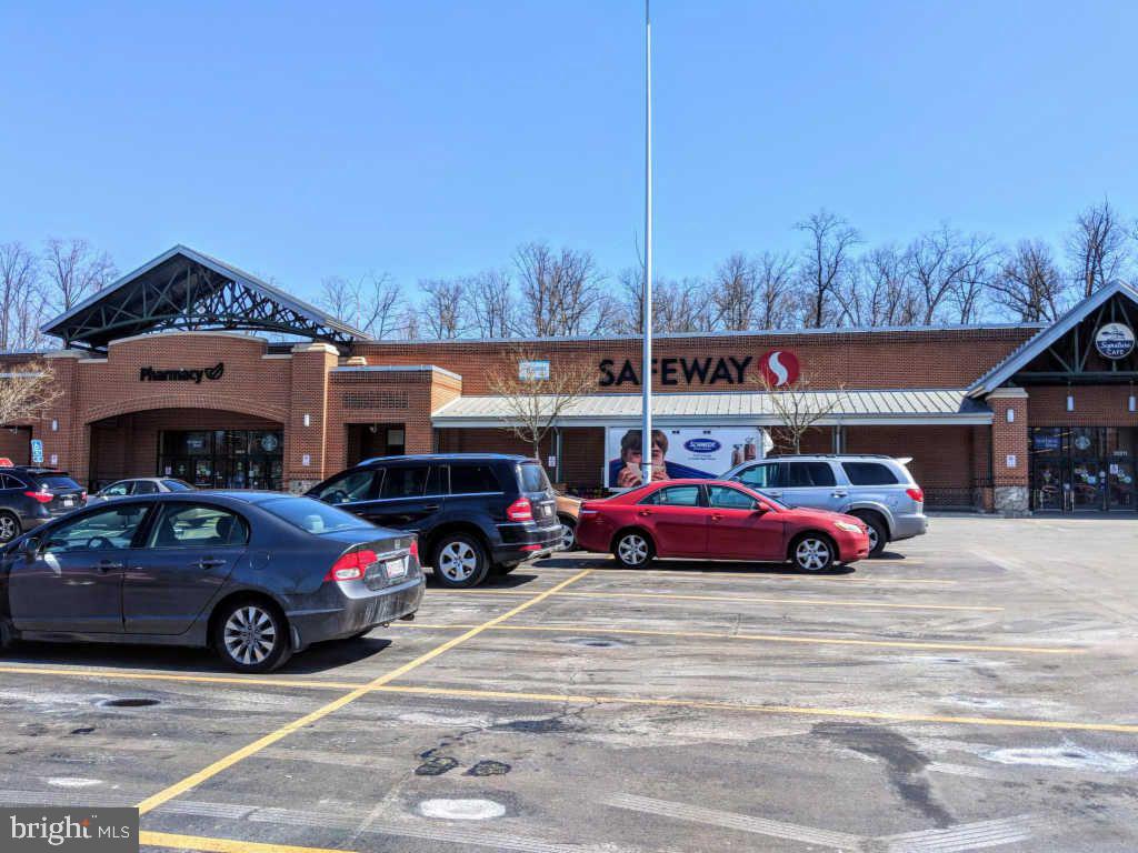 MONTGOMERY VILLAGE - Residential Lease