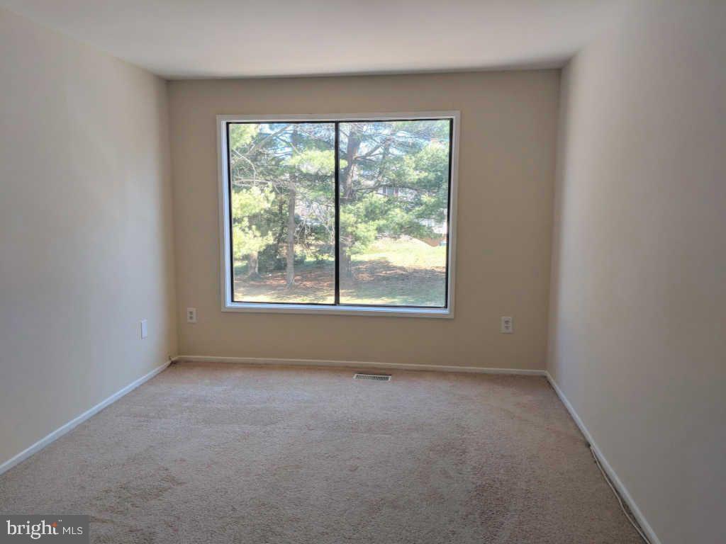 MONTGOMERY VILLAGE - Residential Lease