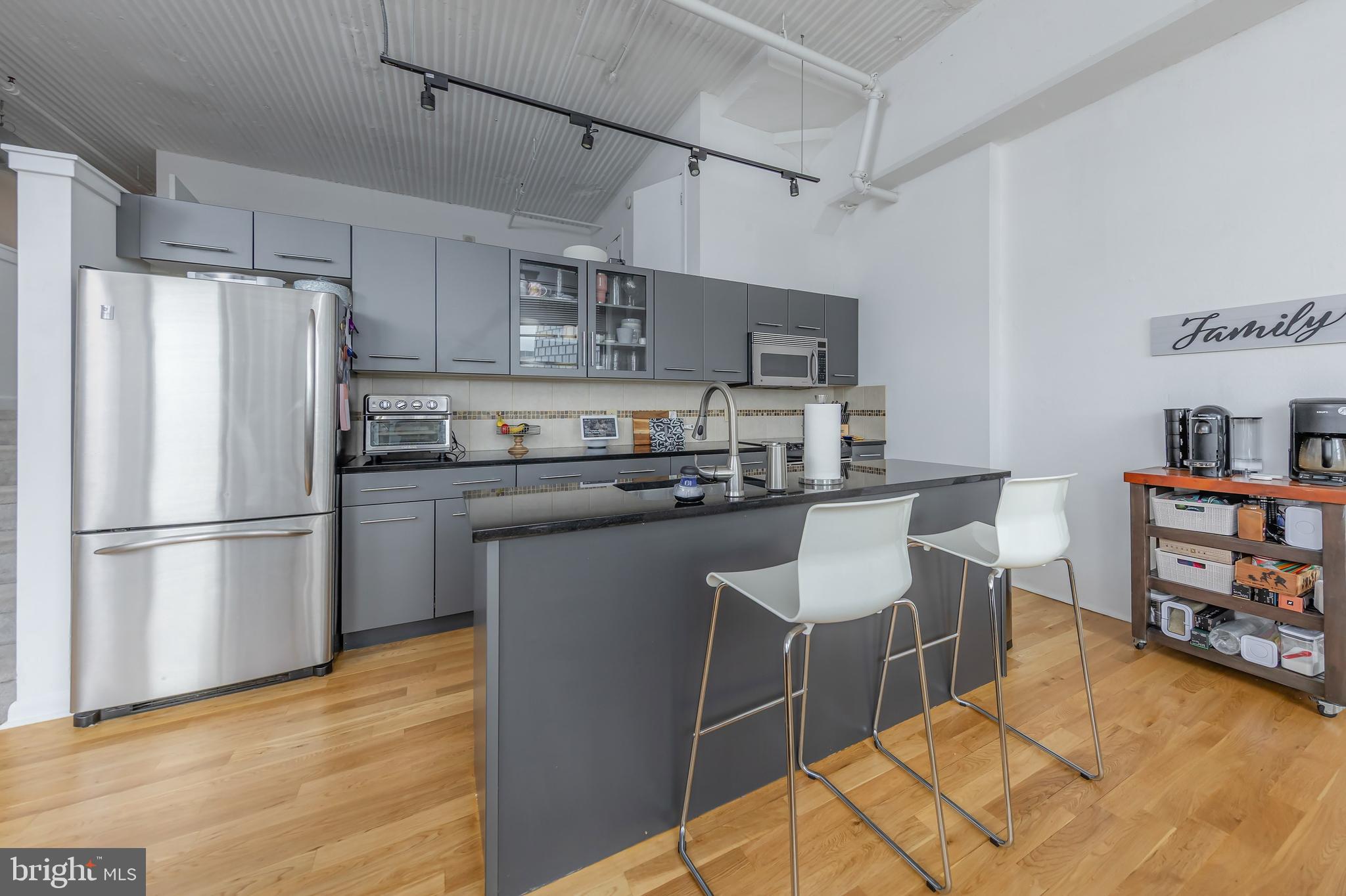 LOGAN SQUARE - Residential