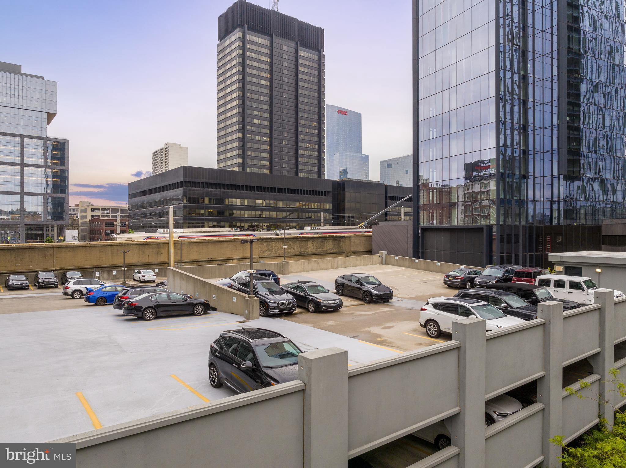 LOGAN SQUARE - Residential