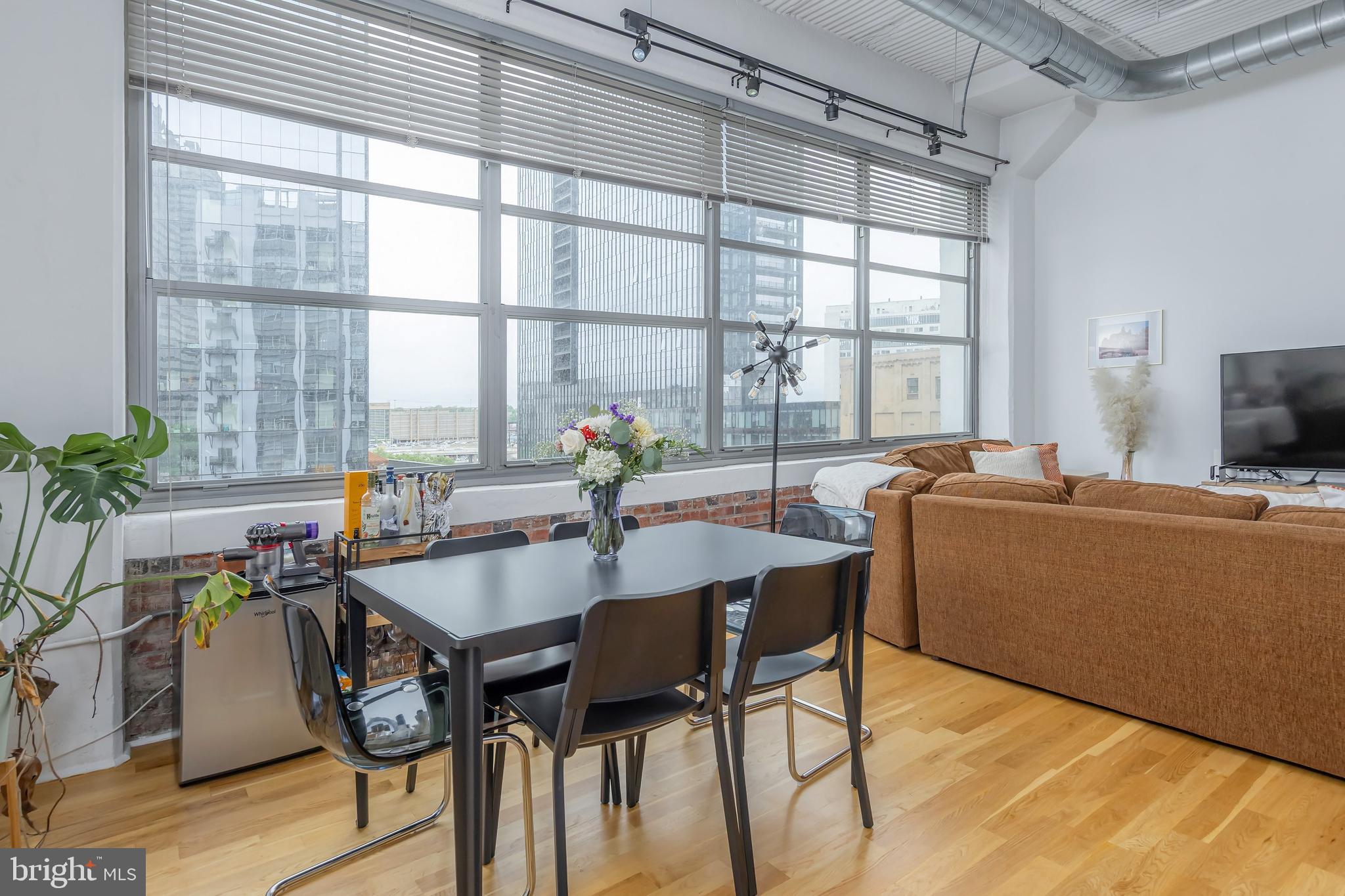 LOGAN SQUARE - Residential