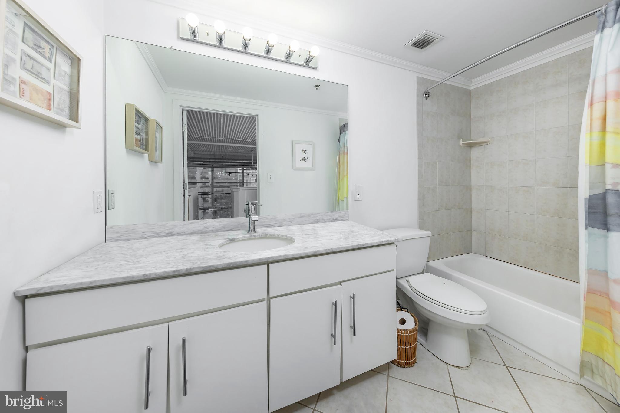 LOGAN SQUARE - Residential