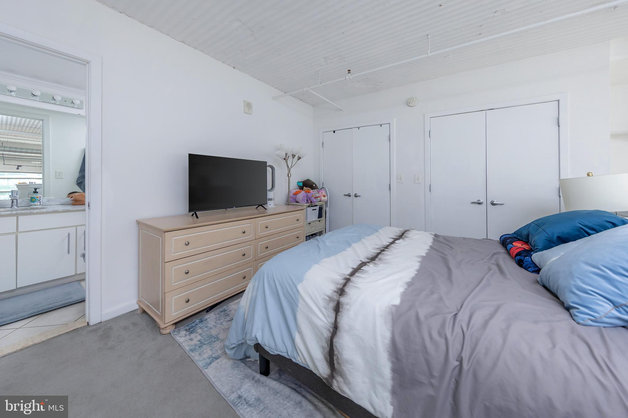 LOGAN SQUARE - Residential