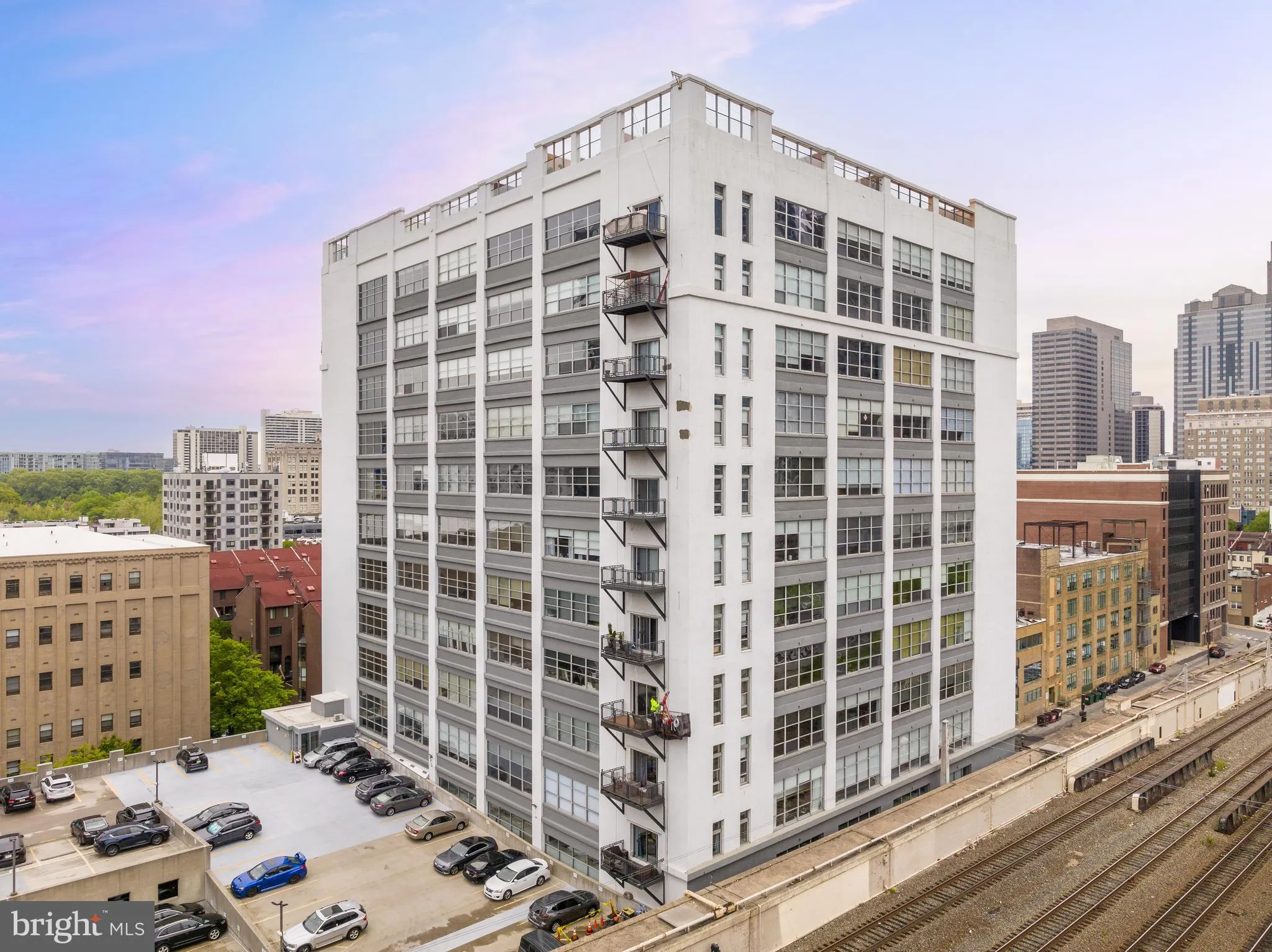 Philadelphia, Pennsylvania 19103, United States, 2 Bedrooms Bedrooms, ,2 BathroomsBathrooms,Residential,Active,216294