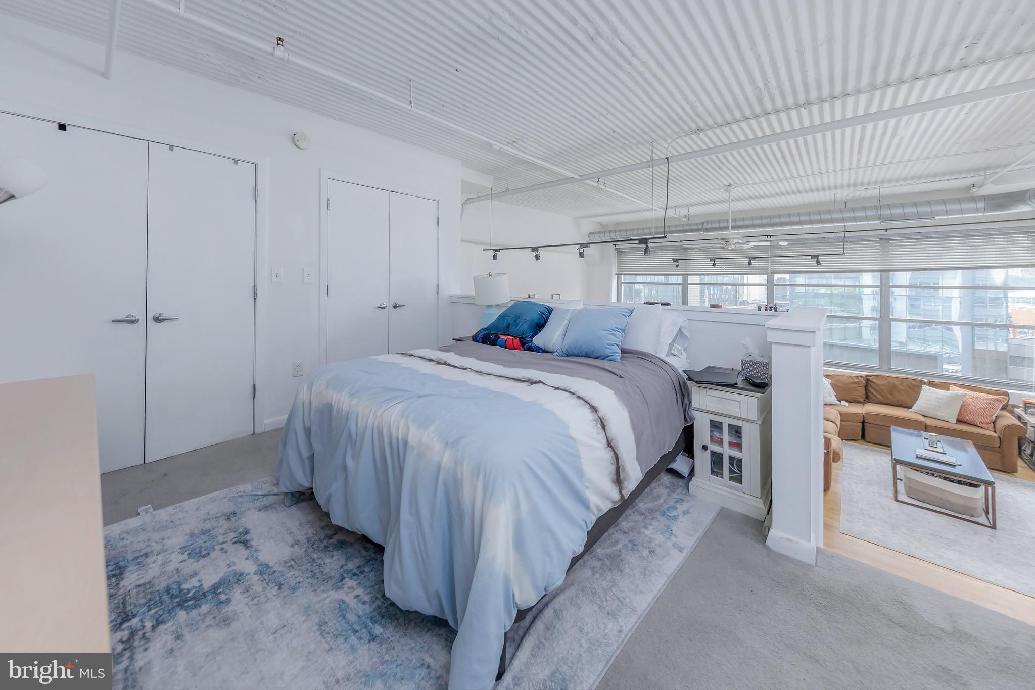 LOGAN SQUARE - Residential