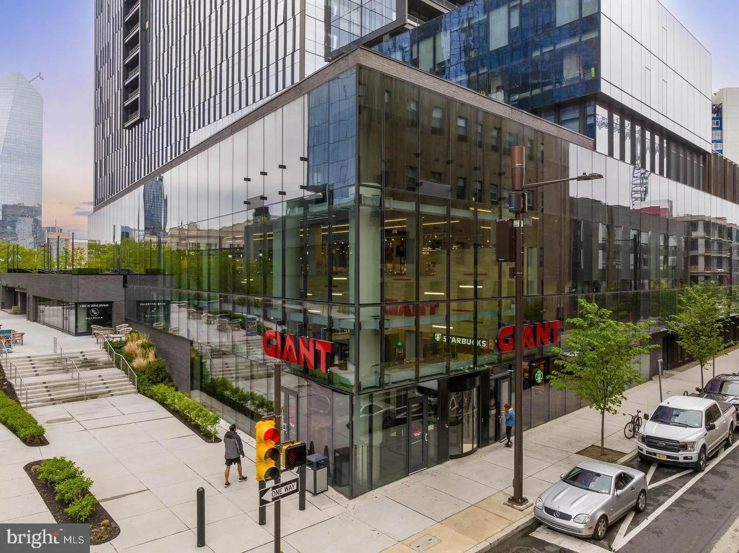 Philadelphia, Pennsylvania 19103, United States, 2 Bedrooms Bedrooms, ,2 BathroomsBathrooms,Residential,Active,216294