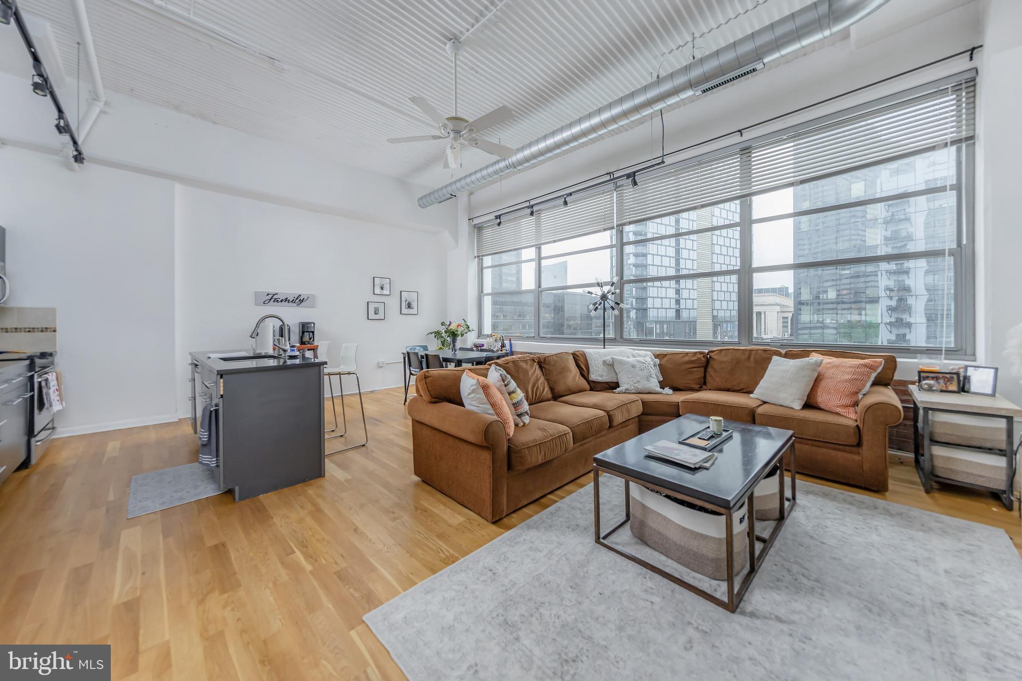 LOGAN SQUARE - Residential