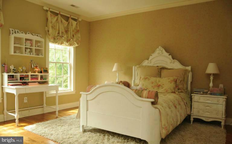 SALLY MILL - Residential