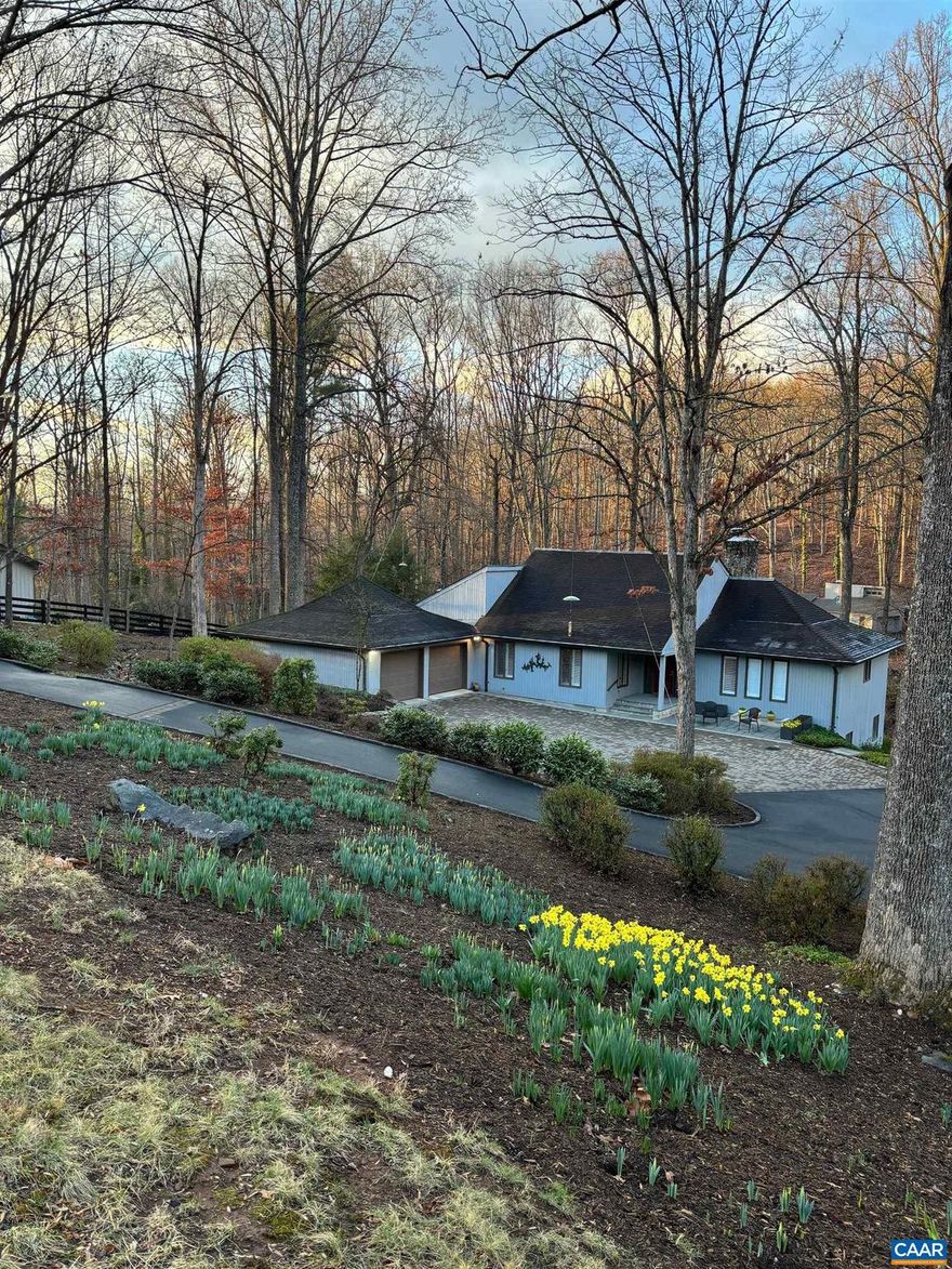 Located towards the front of Ednam Forest, this post-modern masterpiece offers one level living in easy walking distance to the Boar's Head Inn, Sports Club, Spa & to endless walking trails. Excellent light from numerous oversized windows that enjoy southern exposure!  Soaring ceilings in the living, dining and entrance hall spaces.  The beautifully renovated kitchen and baths are in perfect step with the contemporary architecture. The owners have painstakingly improved the landscaping year in and year out.  8,000 daffodil bulbs, hellebores galore and walkways bordered by azaleas (the list goes on) come to life each Spring.  Enjoy views from every room of the stunning, manicured parcel almost always in bloom from February thru October.  This pristine and architecturally distinguished offering is 100% turn-key.  Western Albemarle School District.  Moments to .... everywhere in Charlottesville!,Solid Surface Counter,Fireplace in Family Room,Fireplace in Living Room