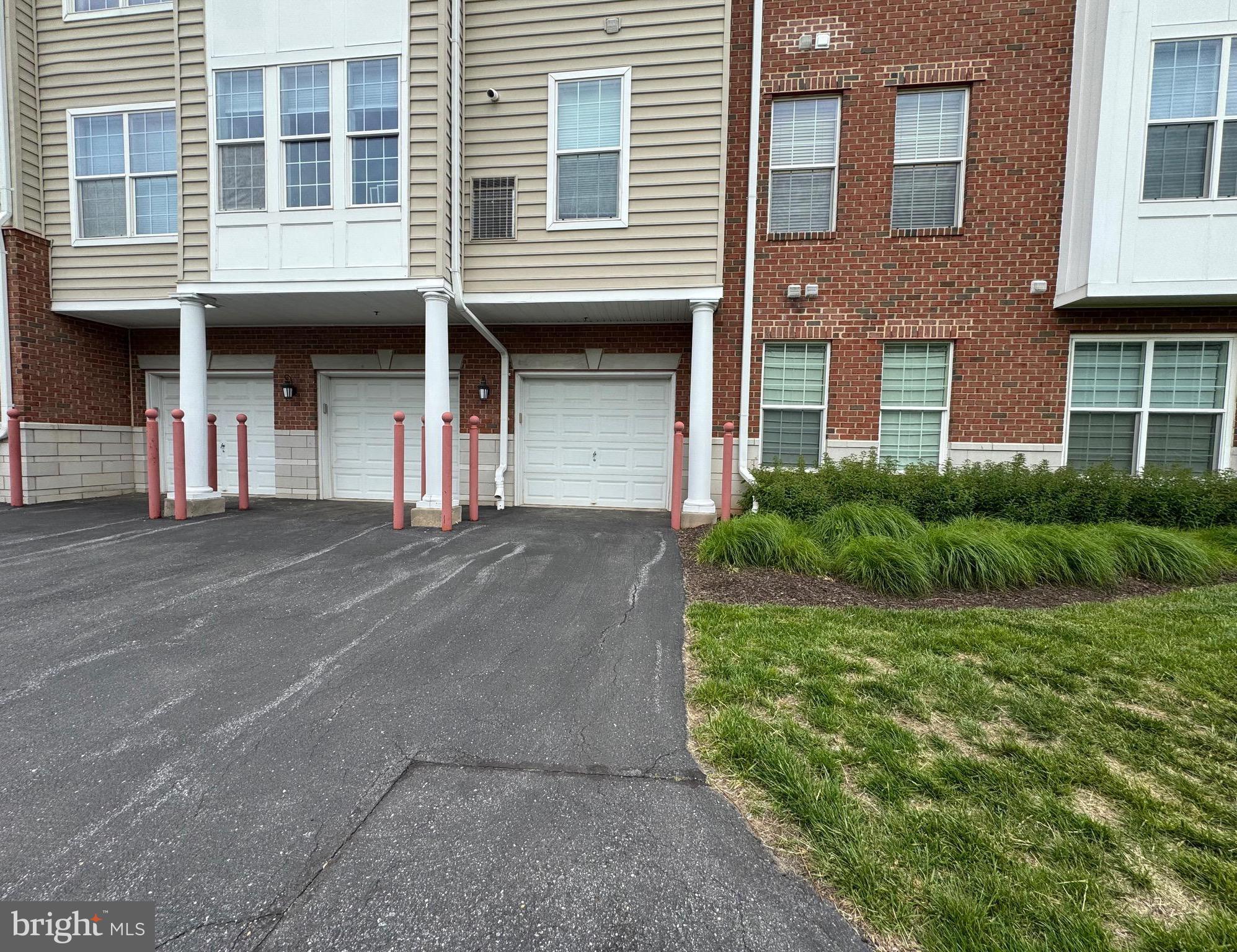 VILLAGE OF RIVER HILL - Residential