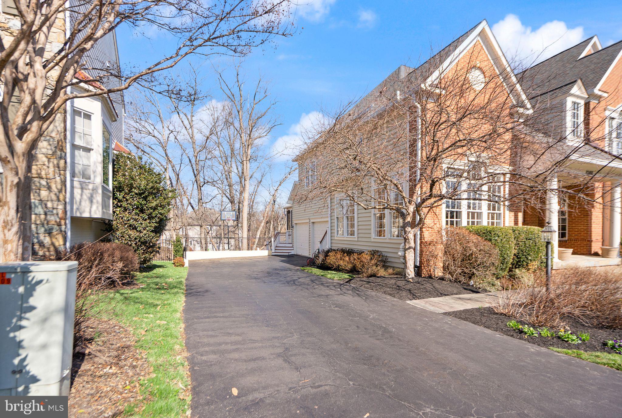 LANSDOWNE ON THE POTOMAC - Residential