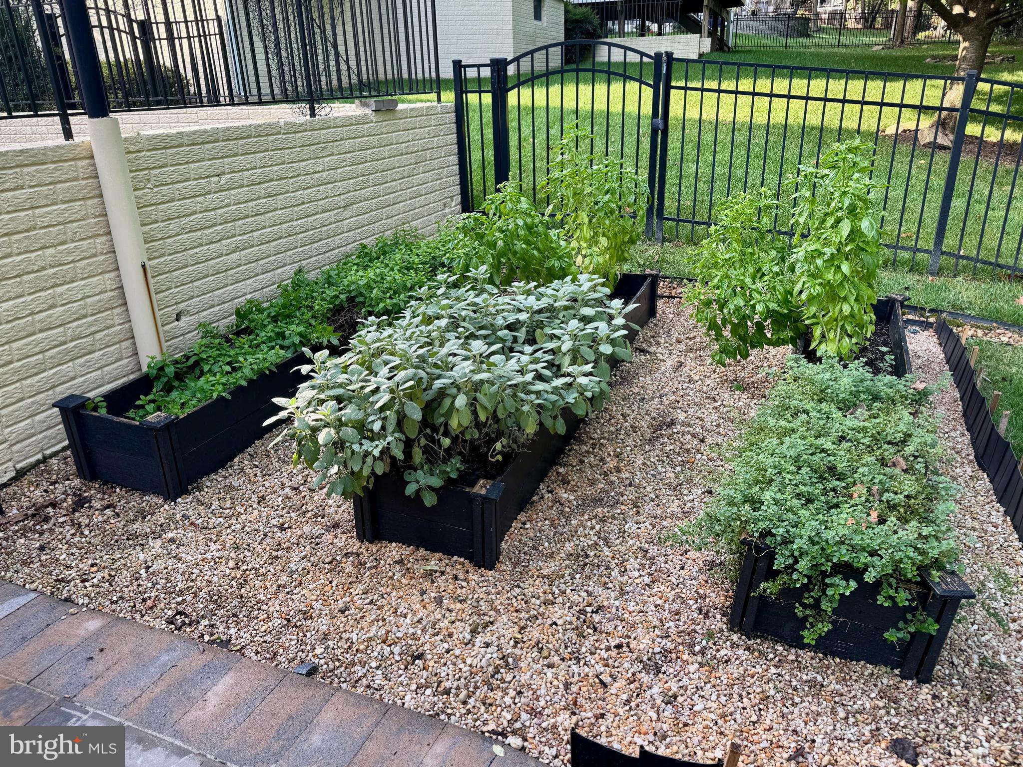 LANSDOWNE ON THE POTOMAC - Residential