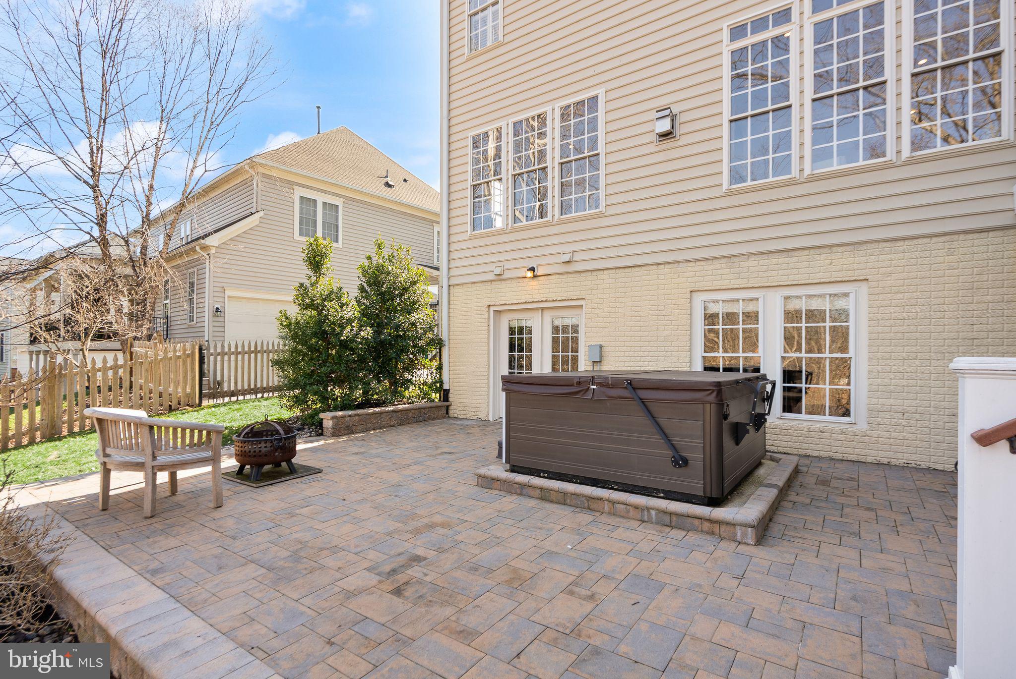 LANSDOWNE ON THE POTOMAC - Residential