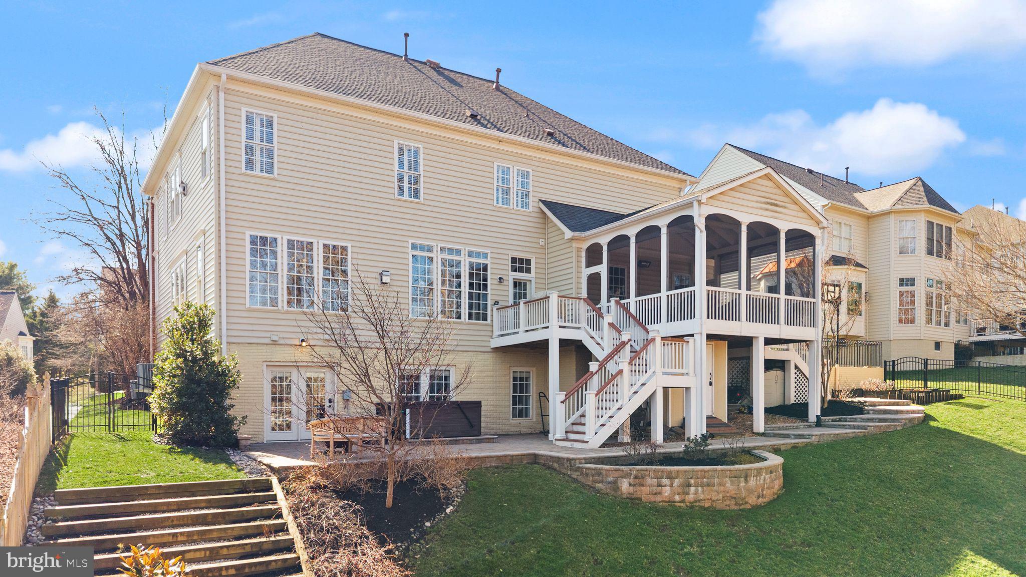 LANSDOWNE ON THE POTOMAC - Residential