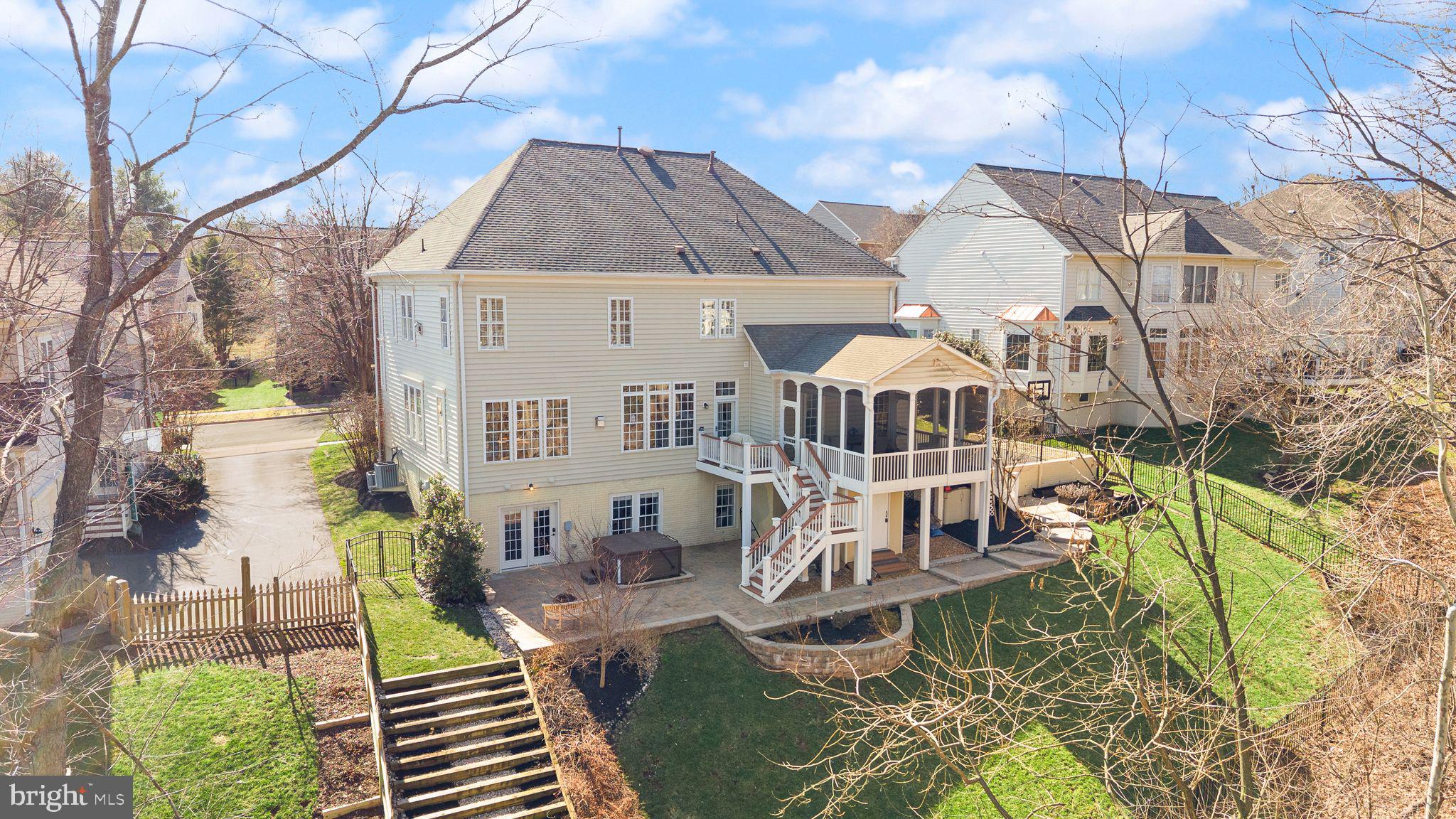 LANSDOWNE ON THE POTOMAC - Residential