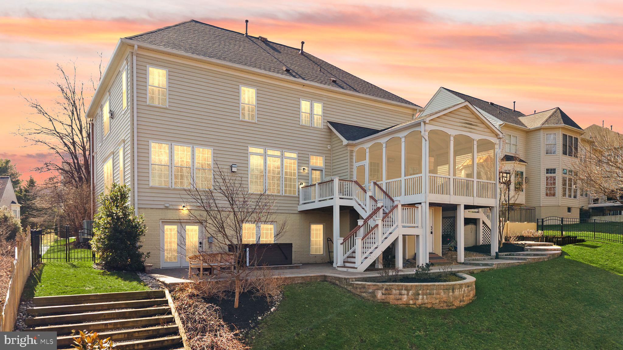 LANSDOWNE ON THE POTOMAC - Residential