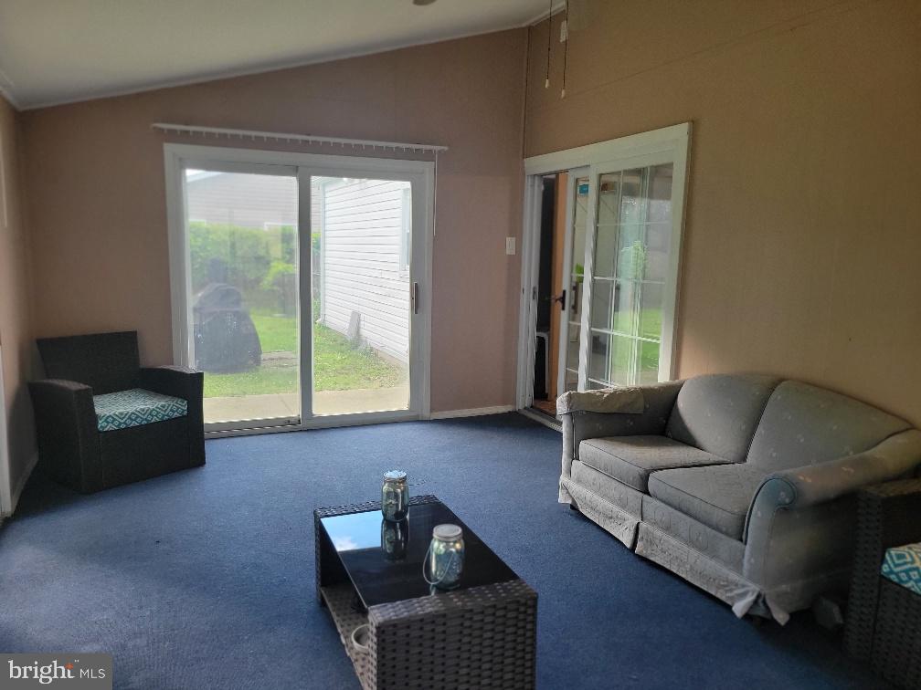 STRAWBERRY HILL EST SUB - Residential