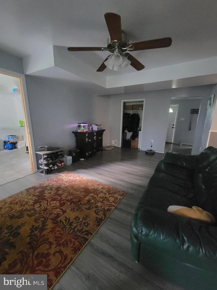 STRAWBERRY HILL EST SUB - Residential