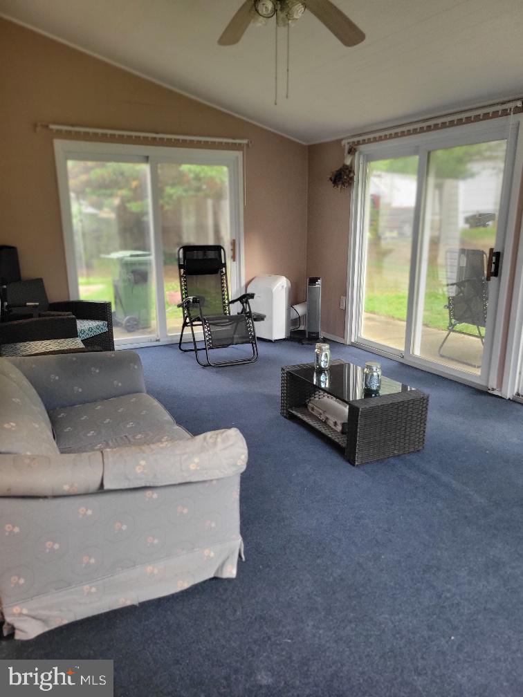 STRAWBERRY HILL EST SUB - Residential