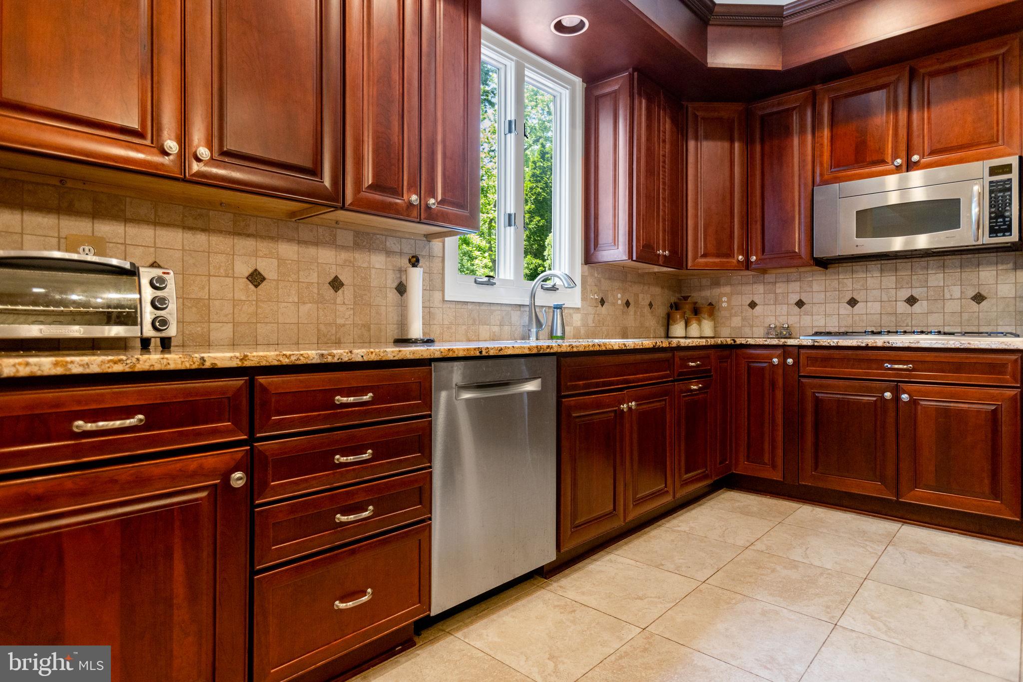 WILLOWS OF POTOMAC - Residential