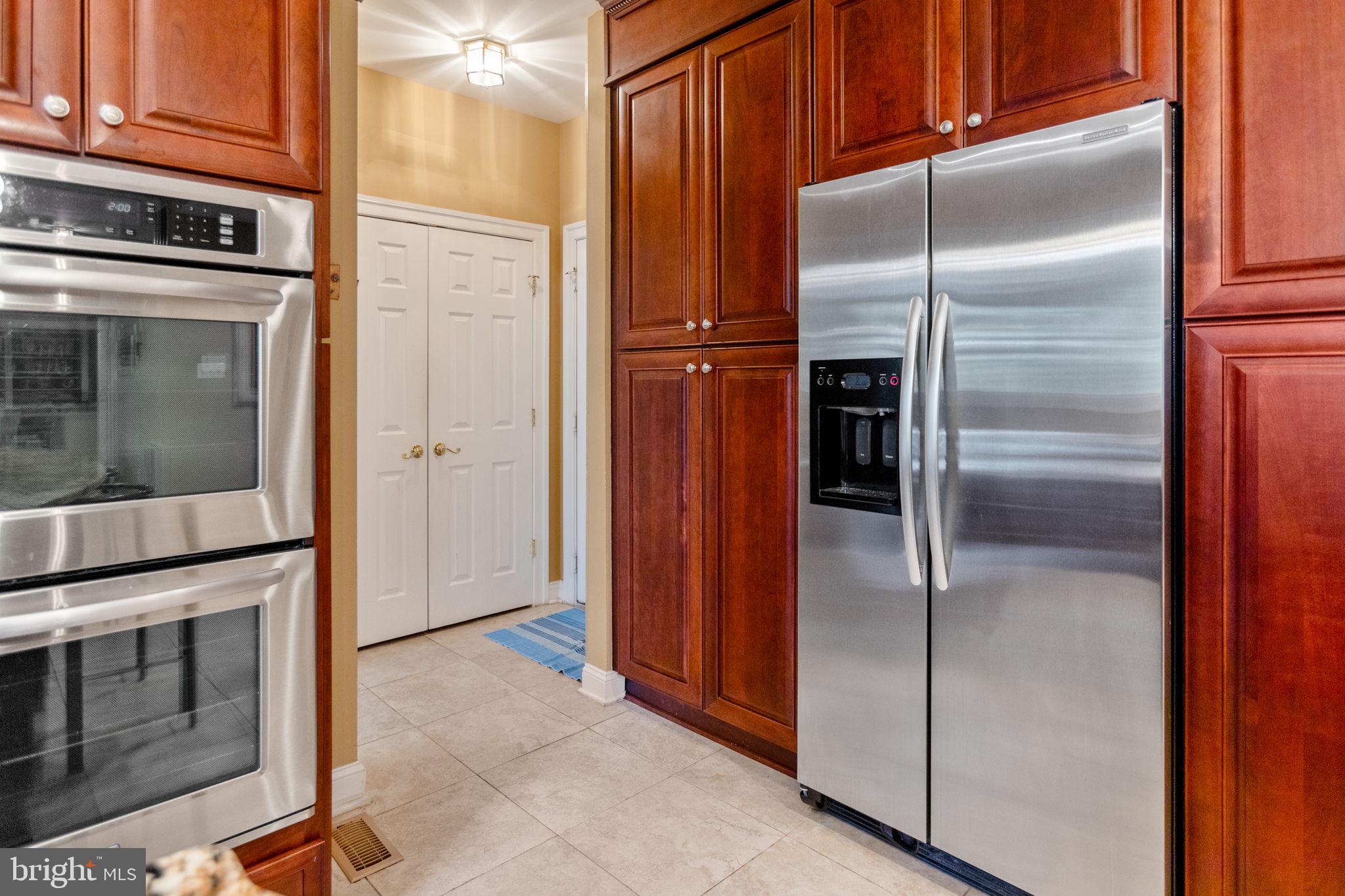 WILLOWS OF POTOMAC - Residential