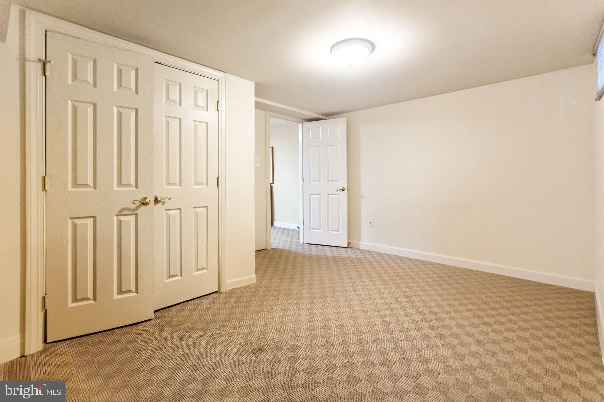 WILLOWS OF POTOMAC - Residential