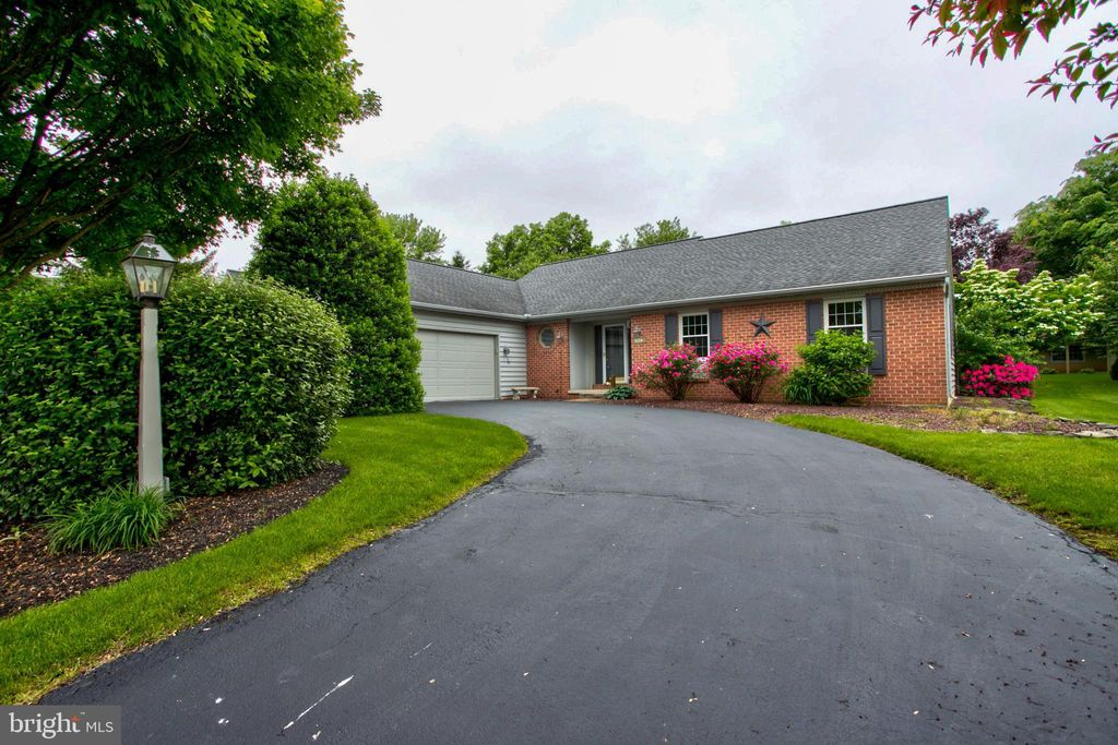 Photo of 315 Talbot Circle, Lancaster, PA 17603 (MLS # PALA2047712)
