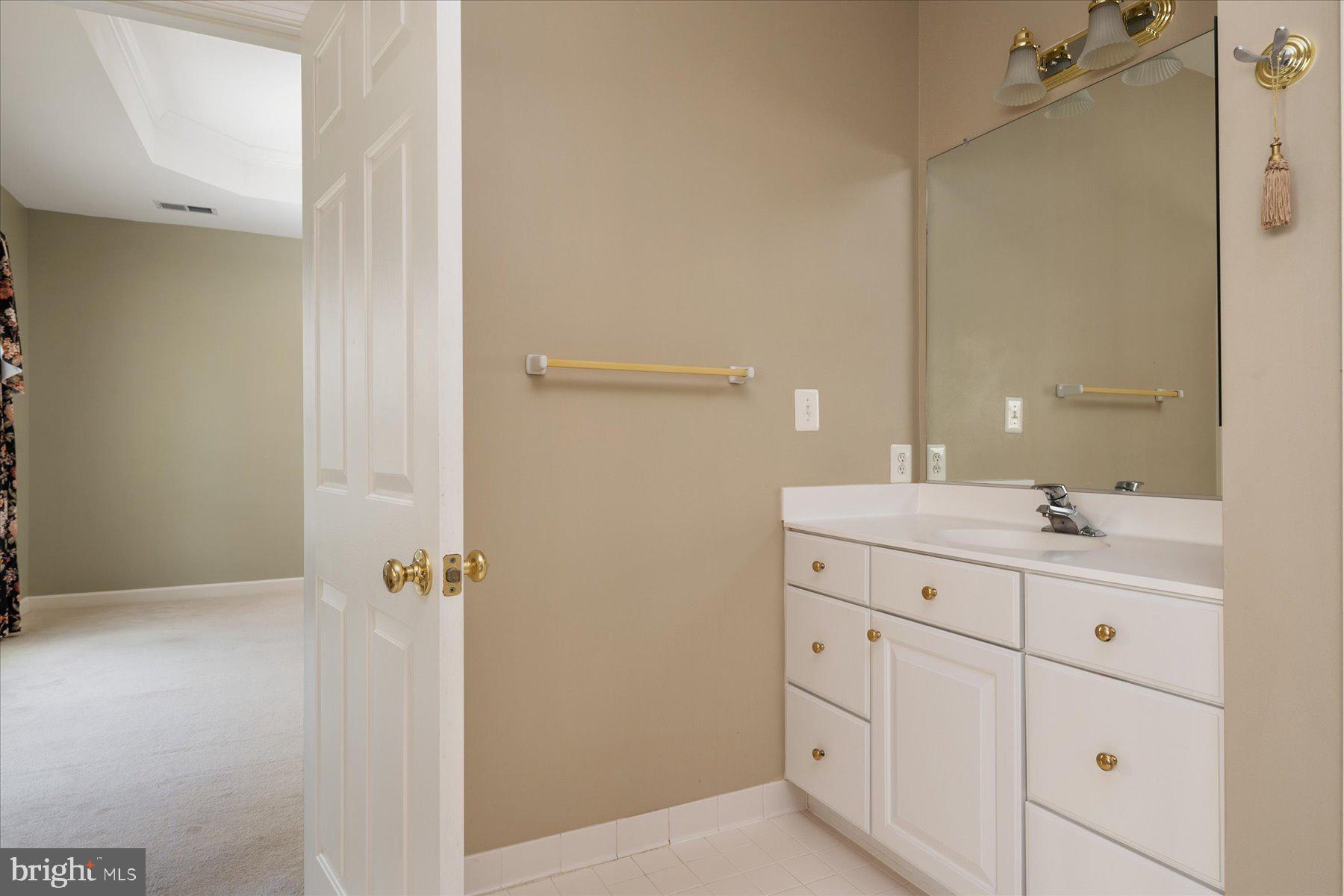 RESERVOIR OVERLOOK - Residential Lease