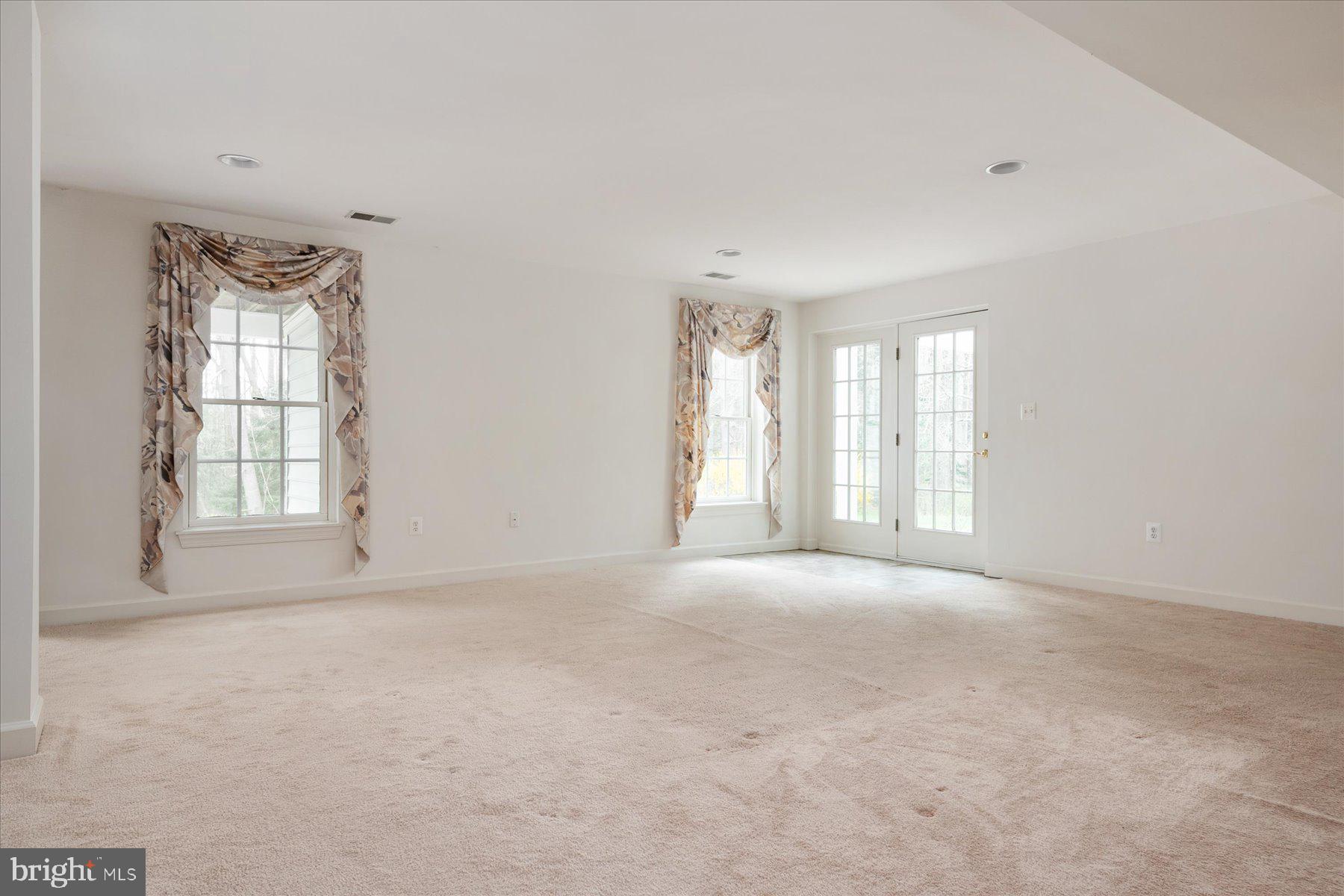 RESERVOIR OVERLOOK - Residential Lease