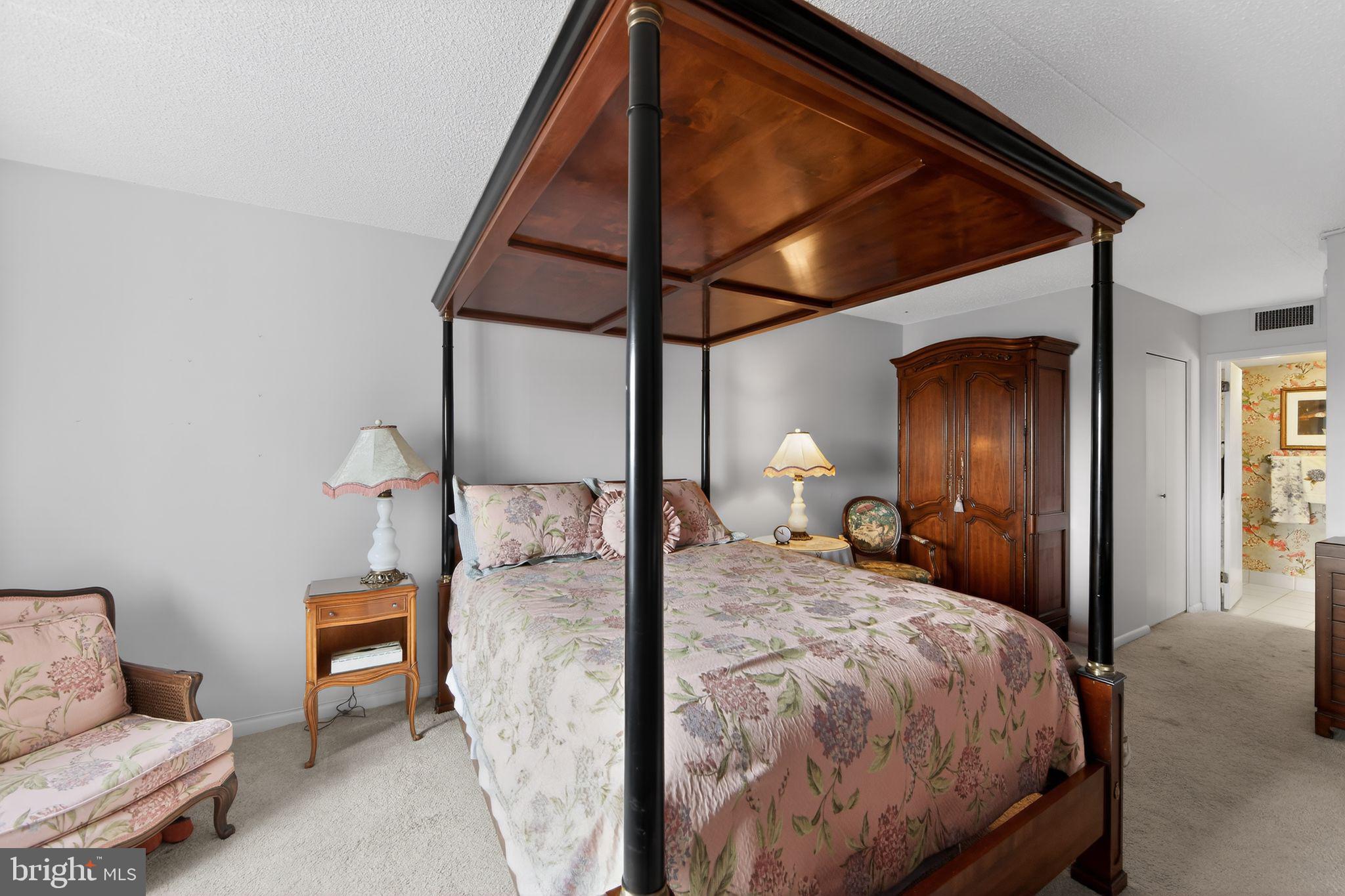 VALLEY FORGE TOWER - Residential