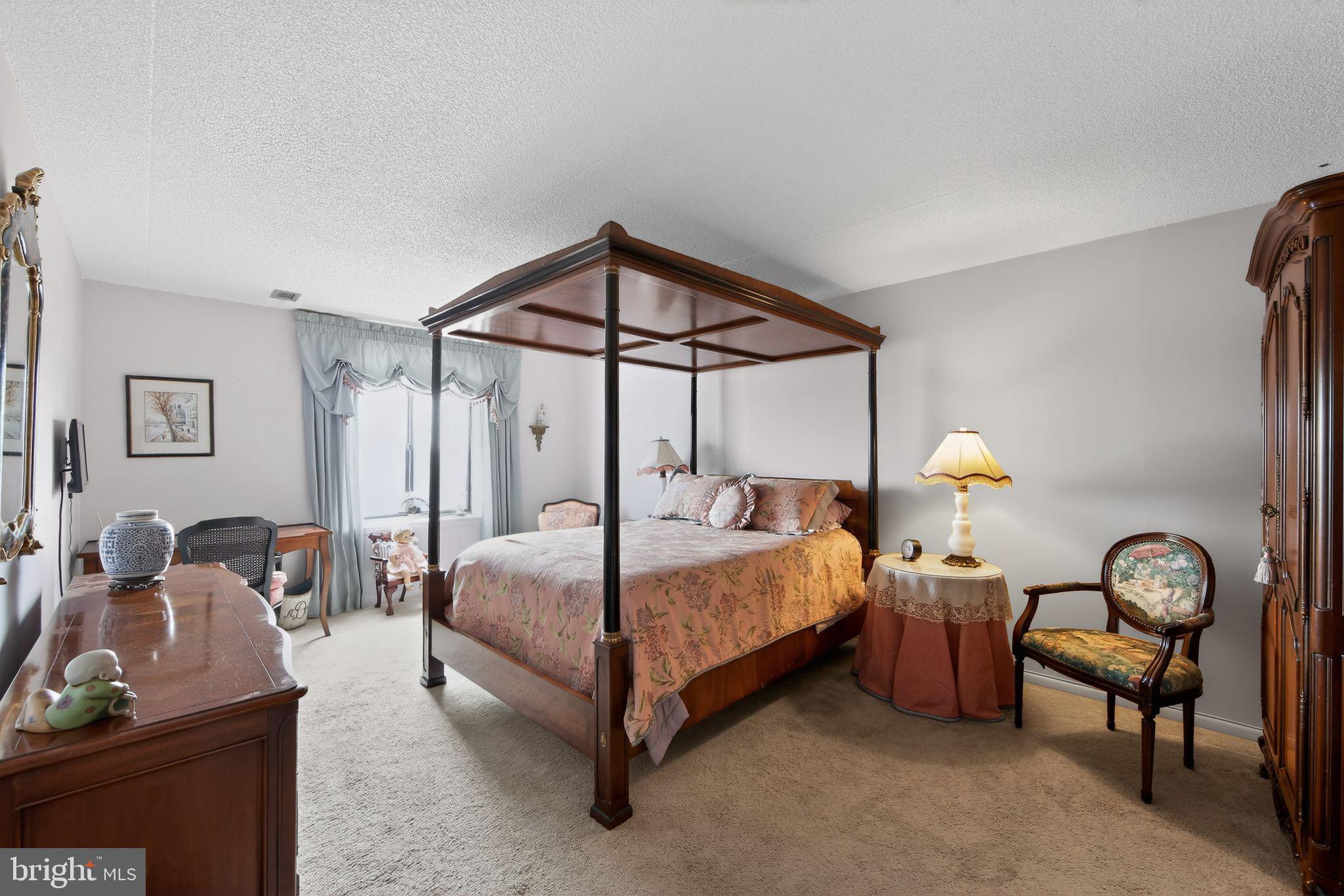 VALLEY FORGE TOWER - Residential