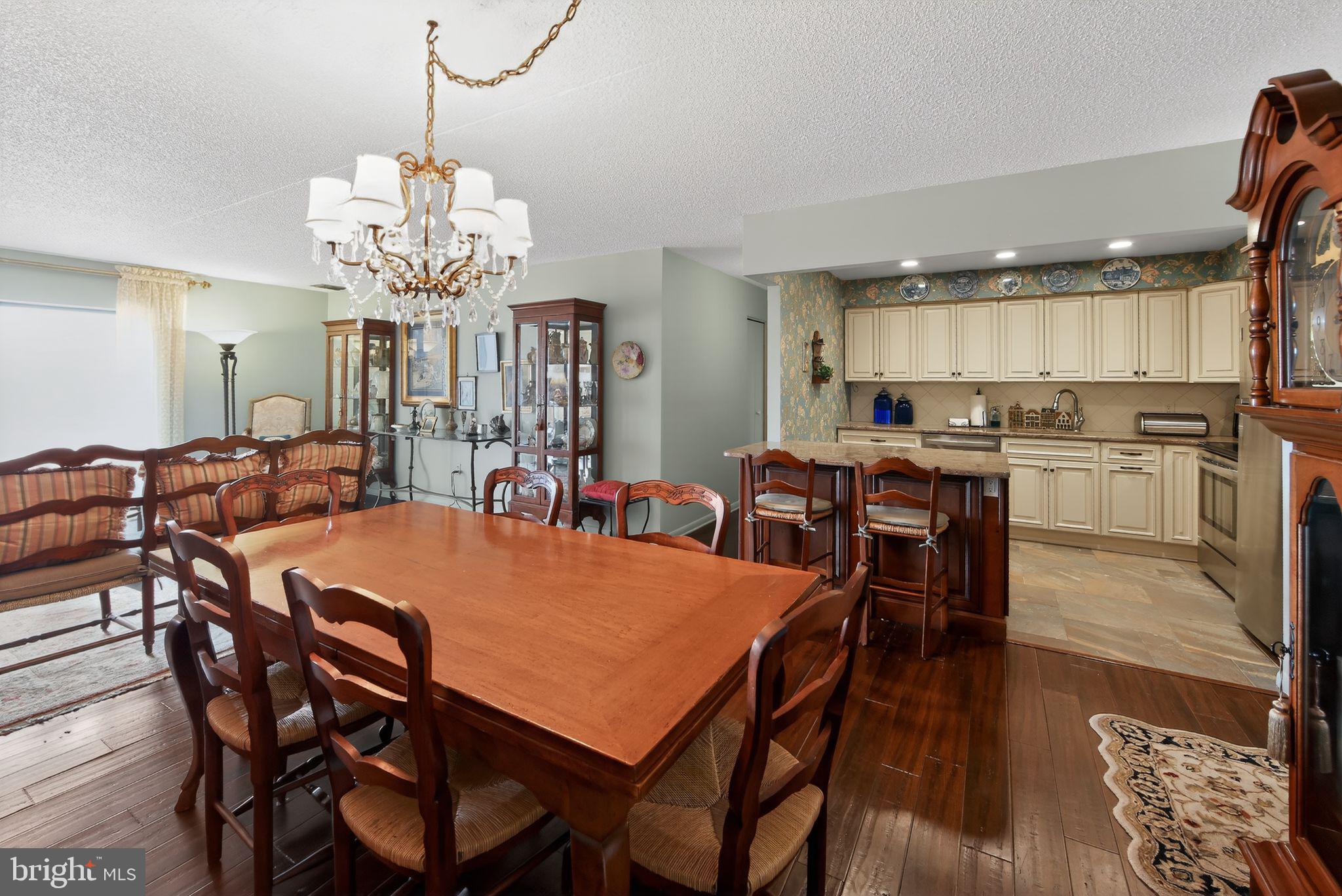 VALLEY FORGE TOWER - Residential