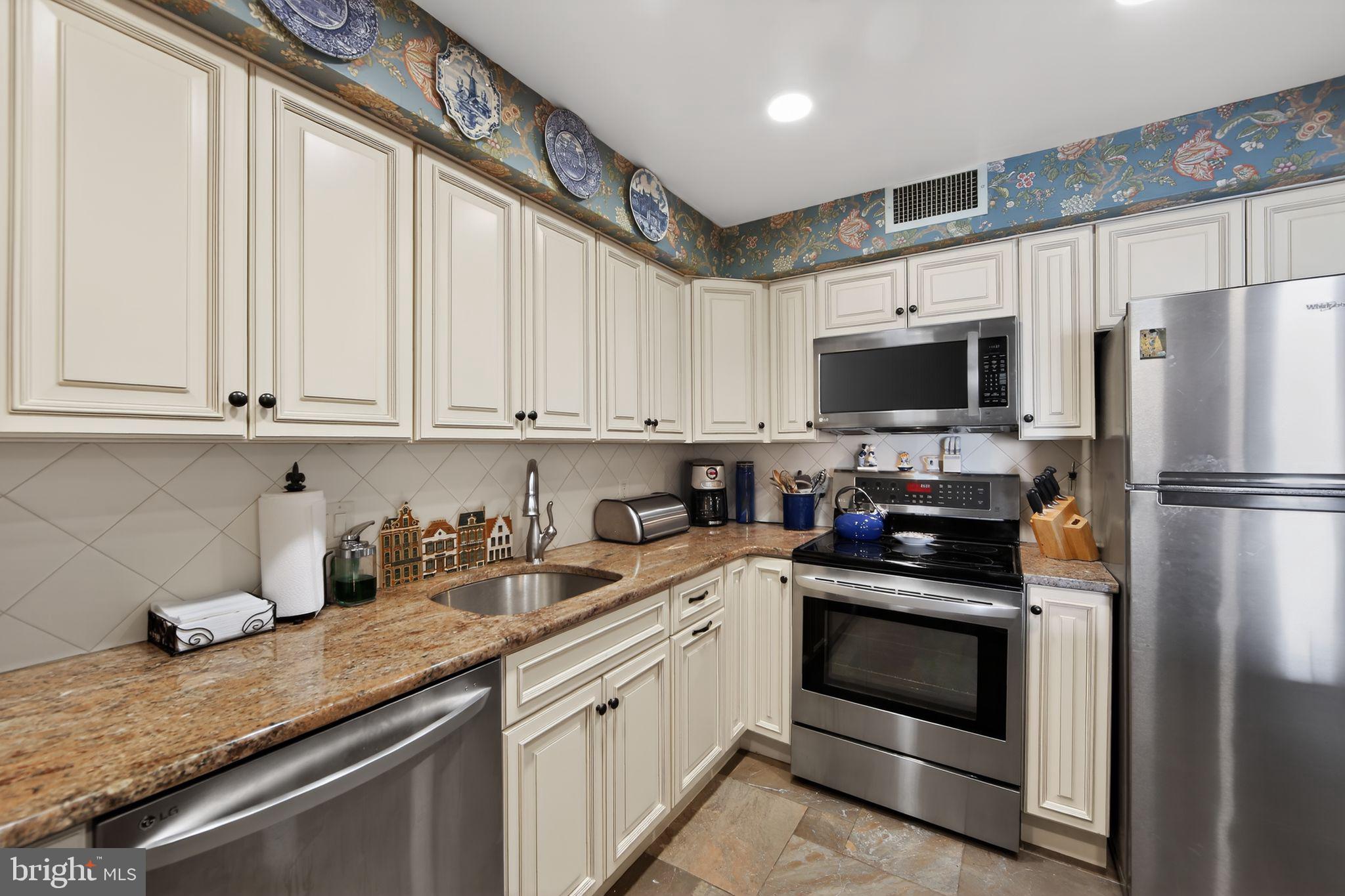 VALLEY FORGE TOWER - Residential