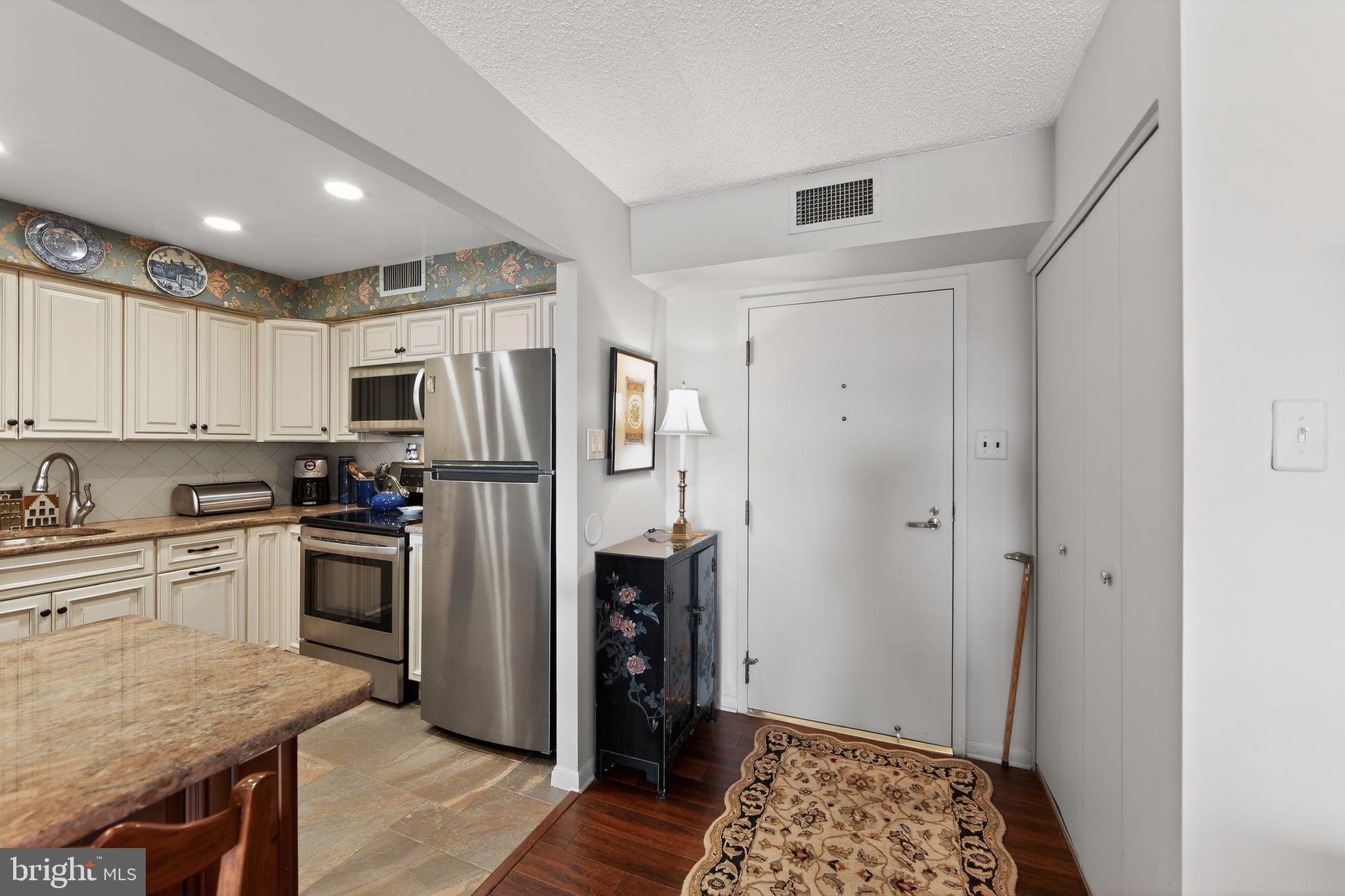 VALLEY FORGE TOWER - Residential