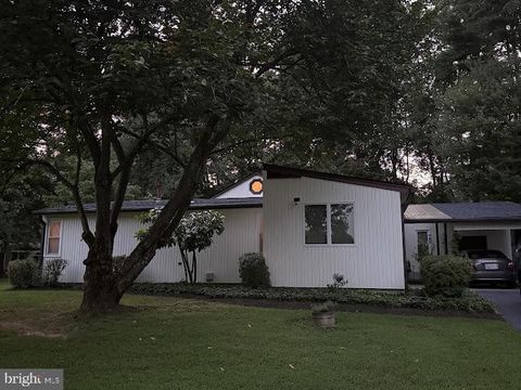 Photo of 14 Cherry Grove Ct, NORTH POTOMAC, MD 20878 (MLS # MDMC2220628)