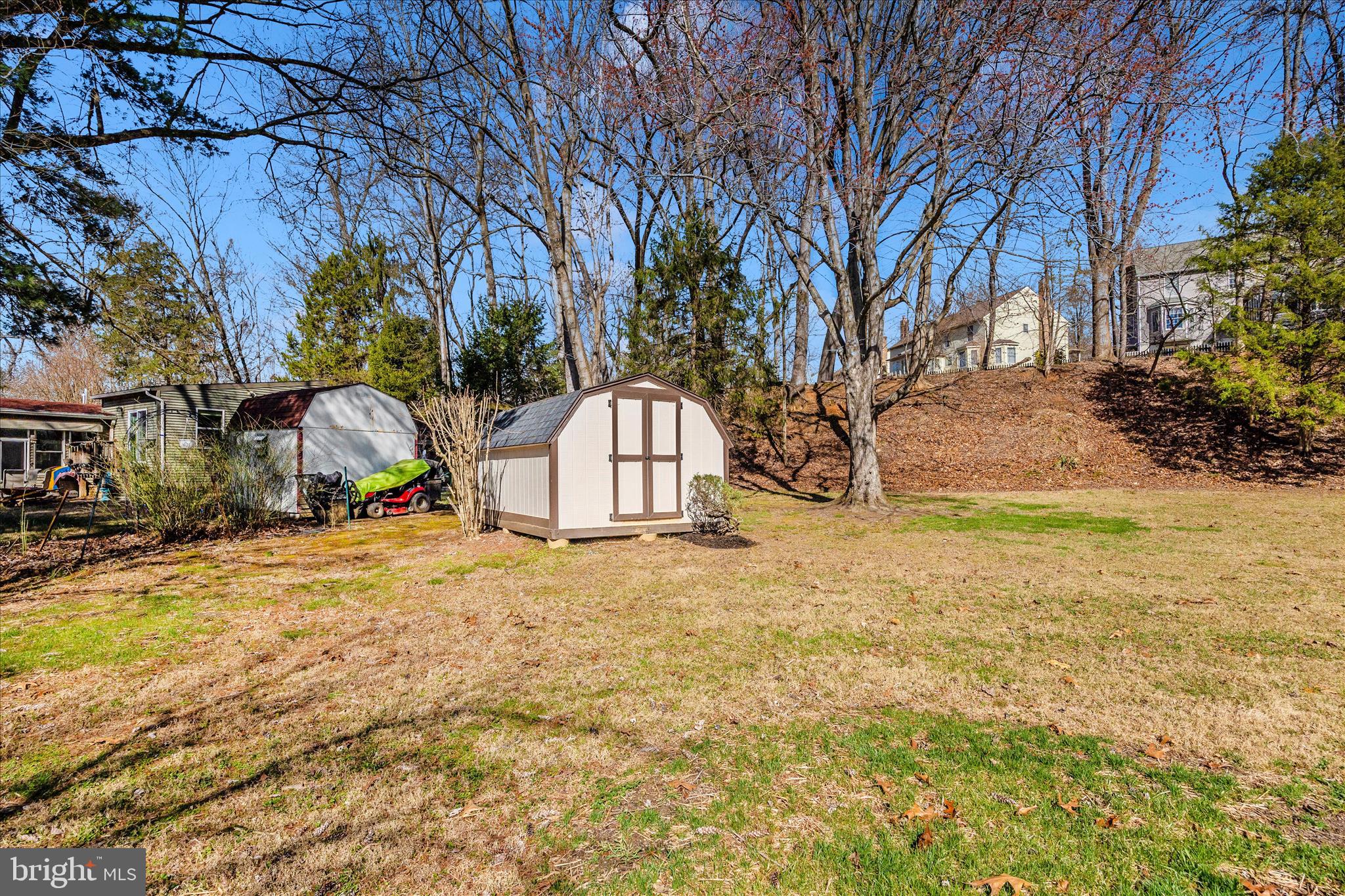 QUINCE ORCHARD KNOLLS - Residential