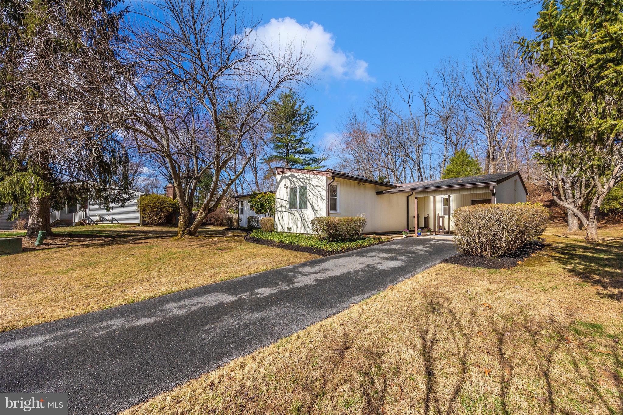 QUINCE ORCHARD KNOLLS - Residential