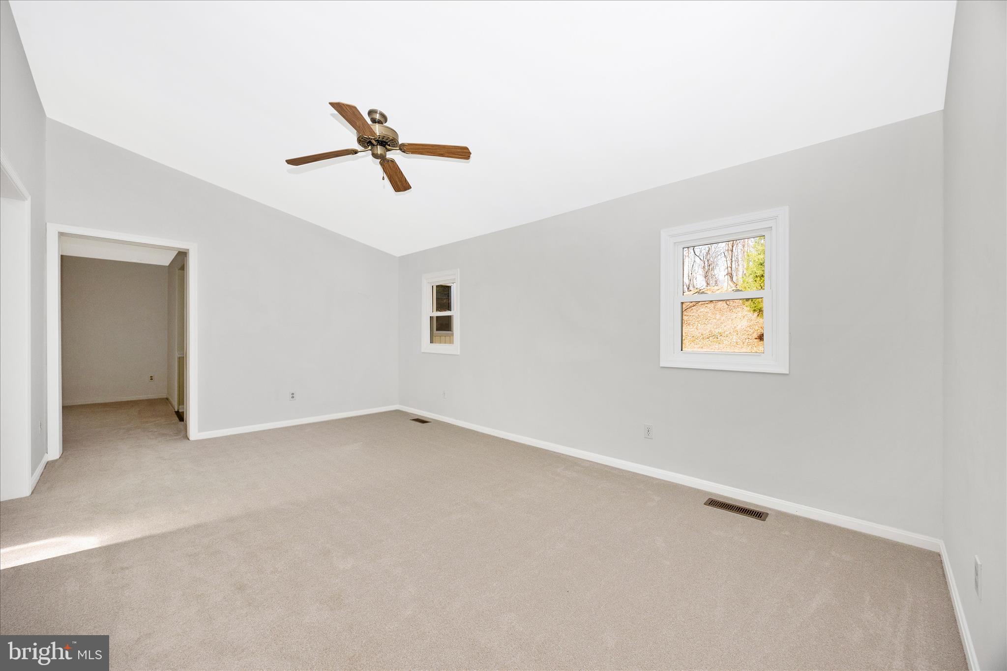 QUINCE ORCHARD KNOLLS - Residential