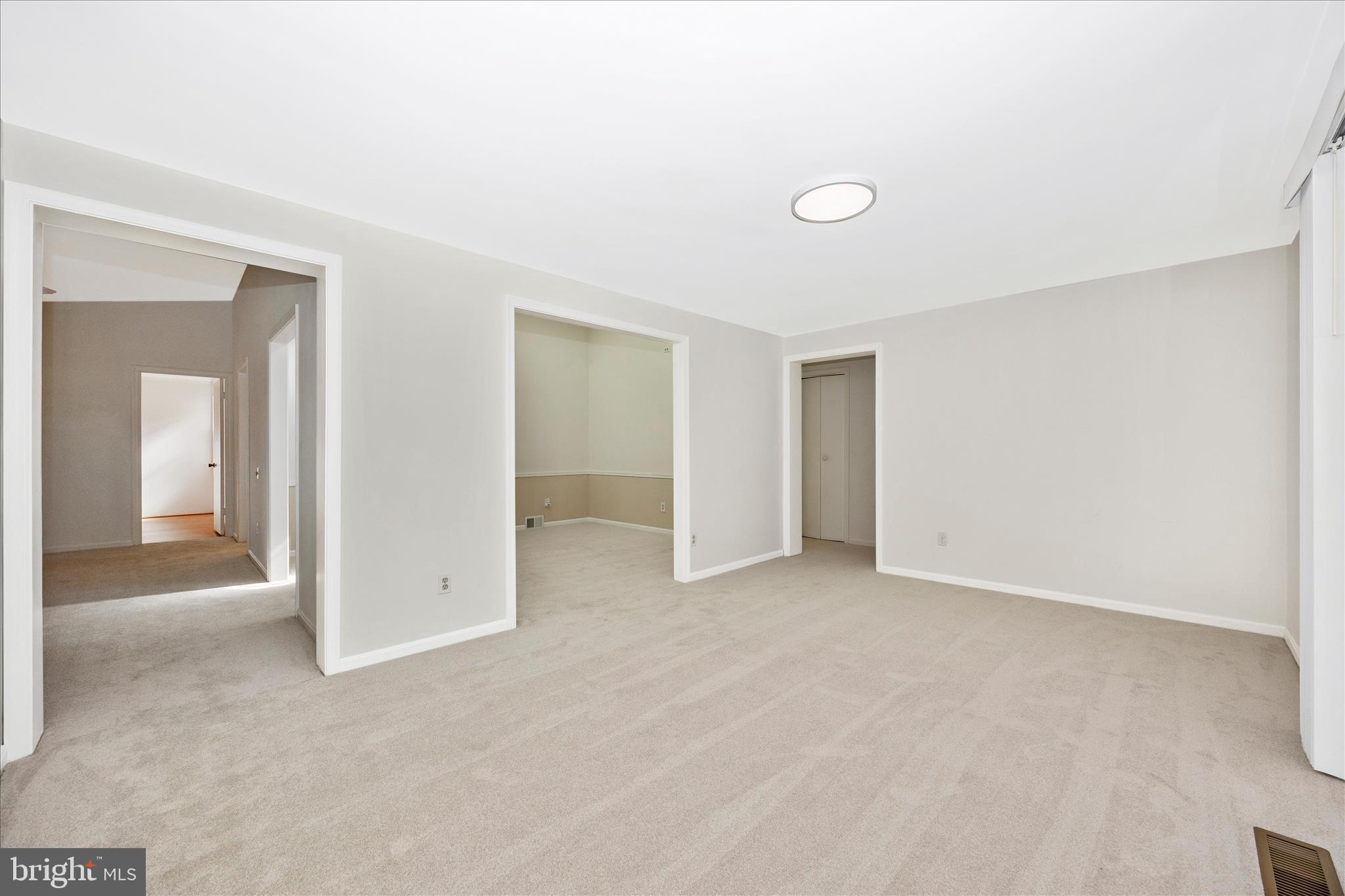 QUINCE ORCHARD KNOLLS - Residential