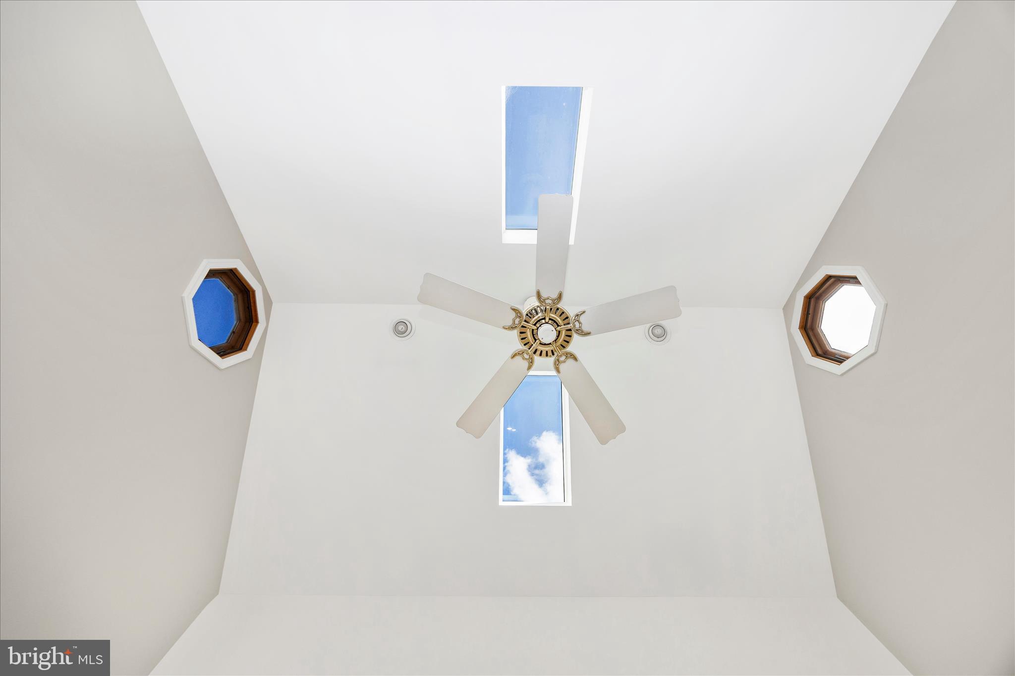 QUINCE ORCHARD KNOLLS - Residential