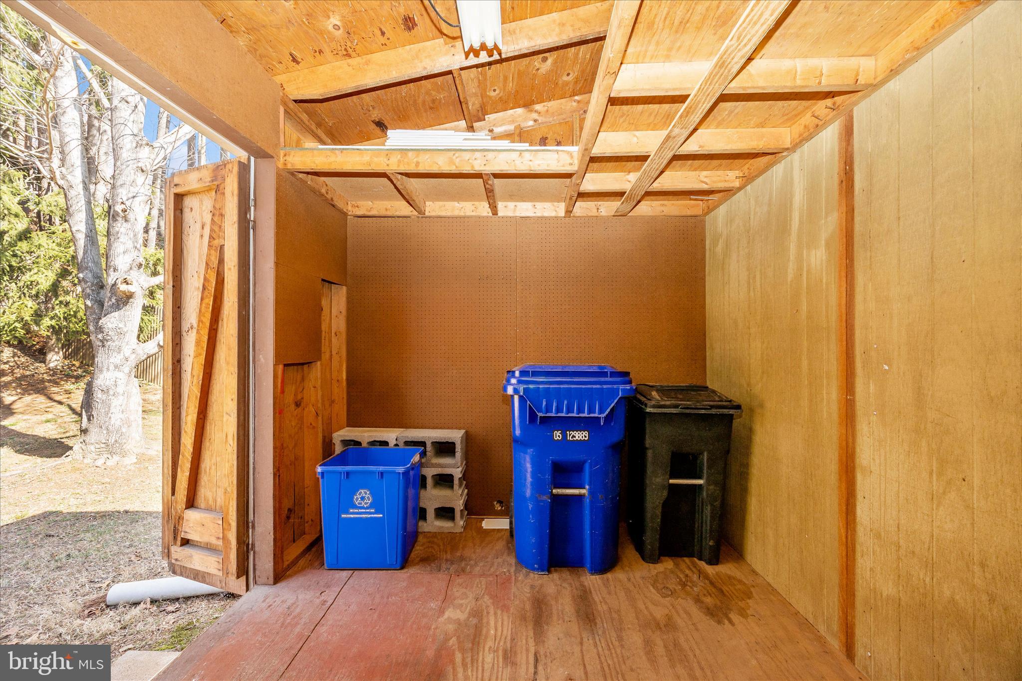 QUINCE ORCHARD KNOLLS - Residential