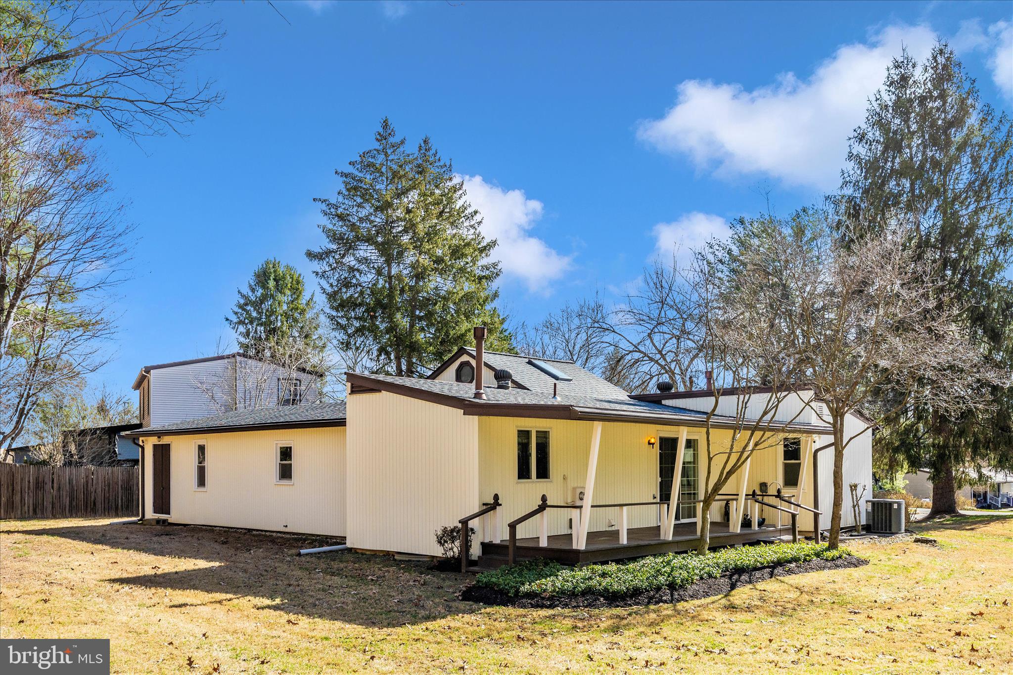 QUINCE ORCHARD KNOLLS - Residential