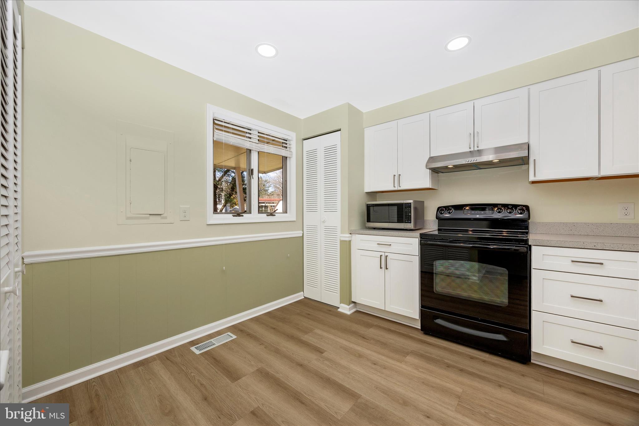 QUINCE ORCHARD KNOLLS - Residential