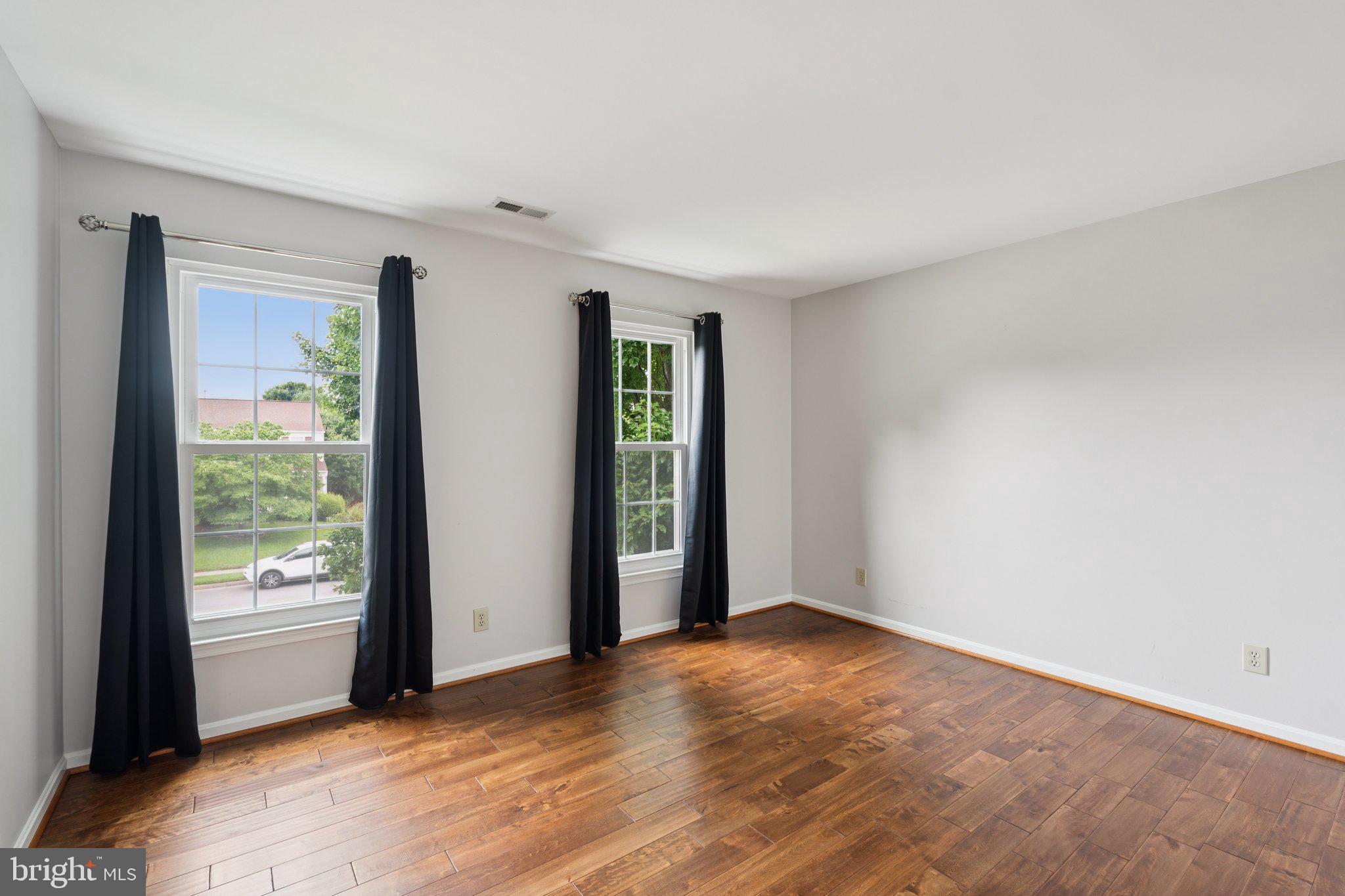 HAMPTON OAKS - Residential