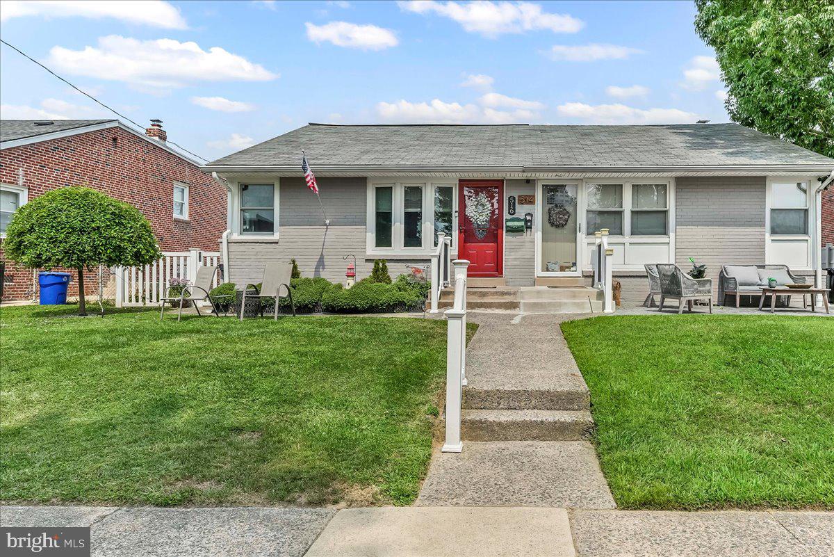 Well Maintained Three Bedroom and Two Full Bathroom Twin in Excellent Condition in desirable Ridley Township and Ridley School District. First Floor has Spacious Living Room with Cathedral Ceiling, Dining Area with Chandelier, and Modern Upgraded Kitchen with Outside Exit. Second Floor has Two Bedrooms and Upgraded Full Bathroom with Skylight. Lower Level has Third Bedroom With Built in Bookcases and Full Bathroom, Combination Utility Room and Laundry Room plus 10 foot by 24 foot Fabulous Family Room with Outside Exit. The Beautiful Kitchen features Upgraded Cabinetry with Soft Close Drawers, Granite Counters, Whirlpool Dishwasher and Gas Stove. The Family Room/Den is perfect for the Big TV watching your Favorite Teams and Movies. There are Many Upgrades including Anderson Windows, Gas Hot Heater and Central Air, and Flooring. There is a One Year Home Warranty to the Buyer at Settlement. Great Location across from the Park and convenient to Edgewood Elementary School and Ridley High School, I95 and Blue Route( I-476), Restaurants and Shopping, Philadelphia Airport and Sports Complex.
ABSOLUTELY MOVE IN READY with Refrigerator and Washer and Dryer included !! Inspect and Make a Serious Offer and this Fine Home will be Yours