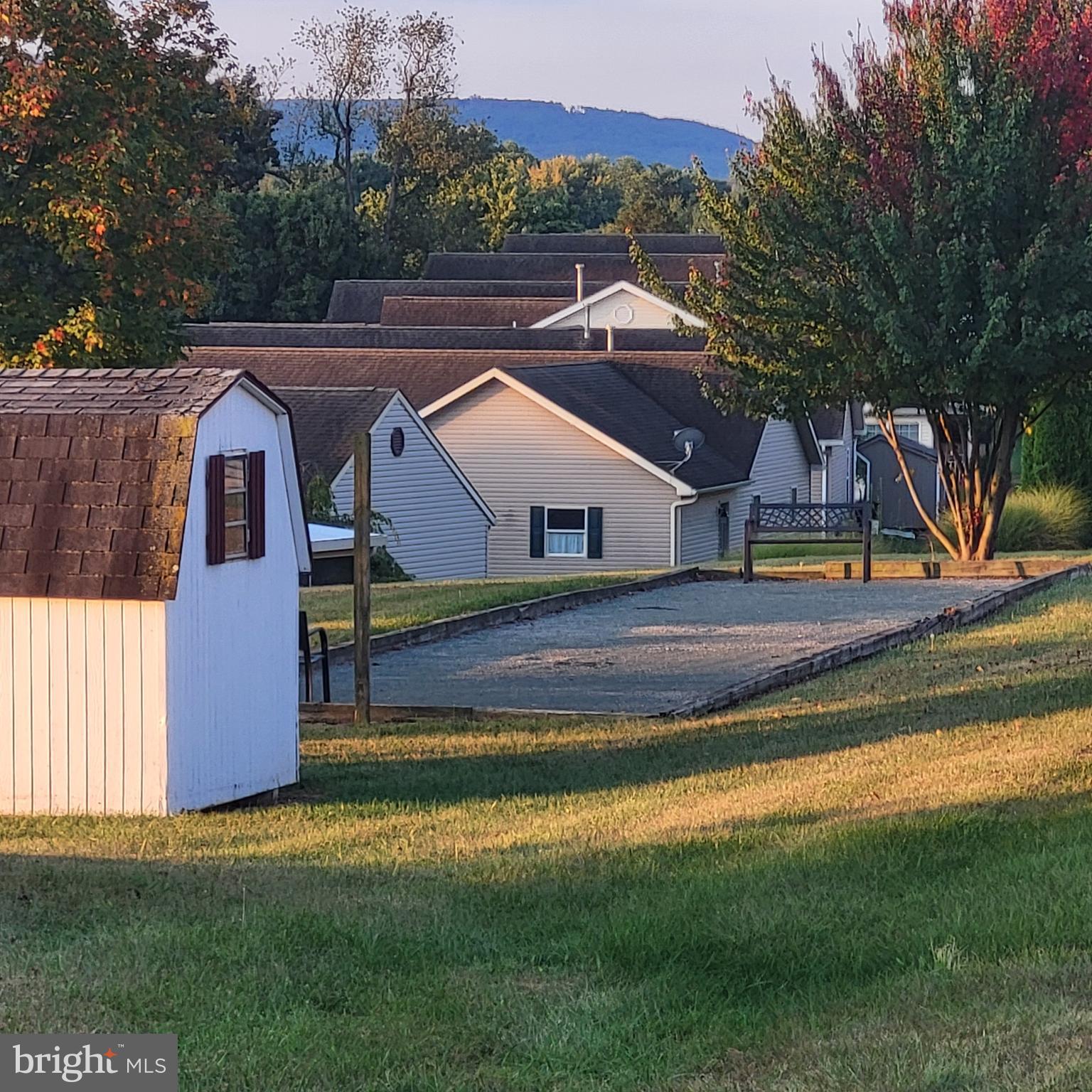 COUNTRY MANOR - Residential