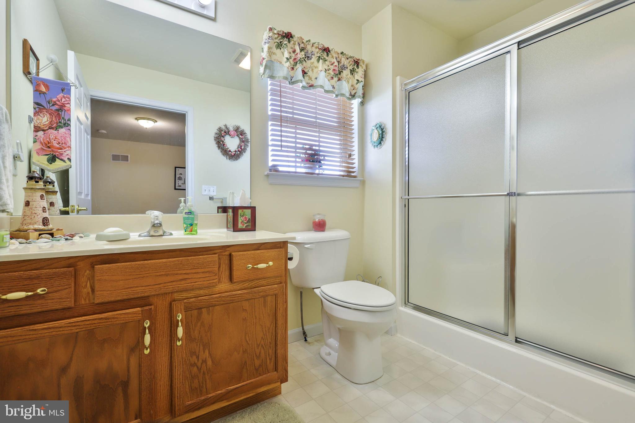 COUNTRY MANOR - Residential