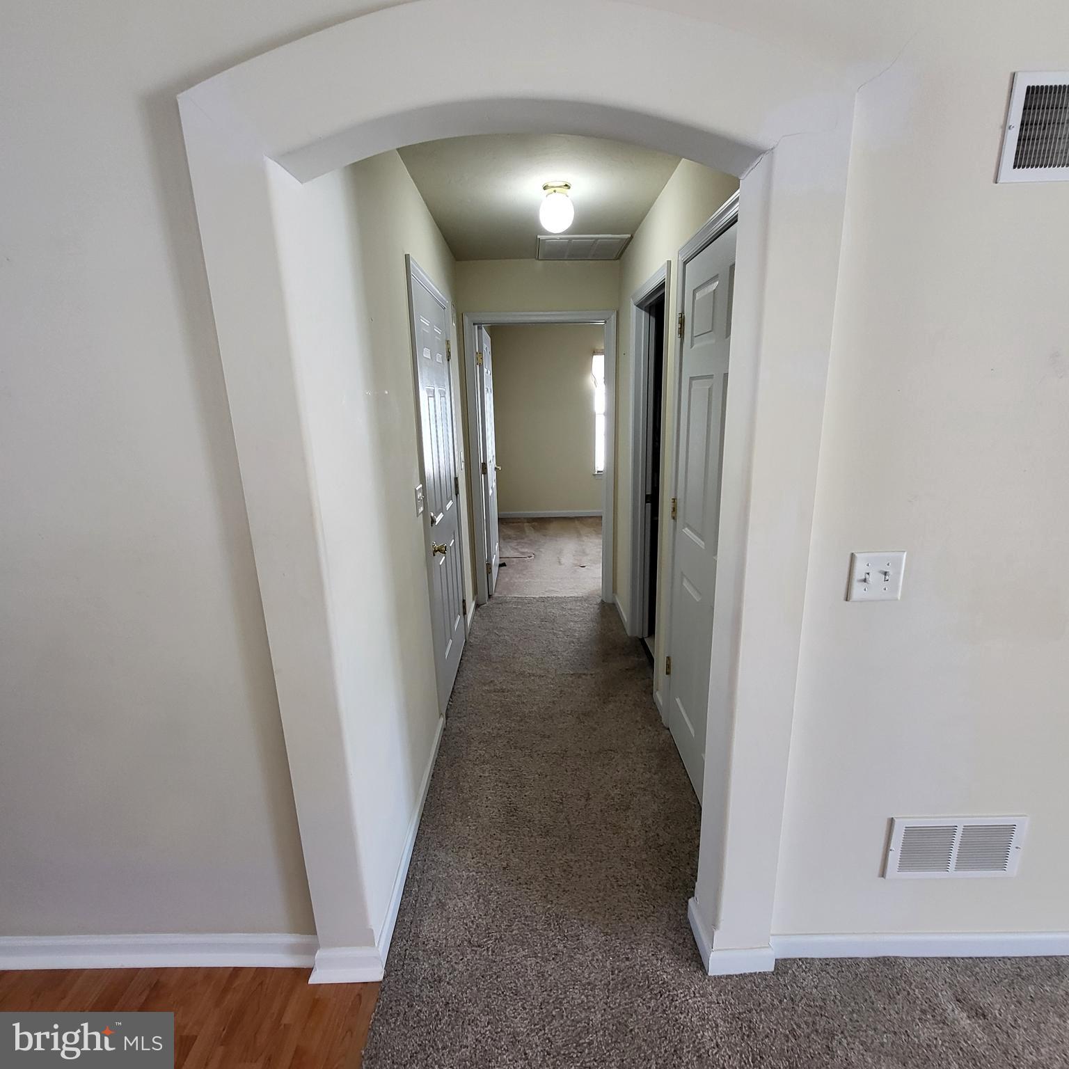 COUNTRY MANOR - Residential