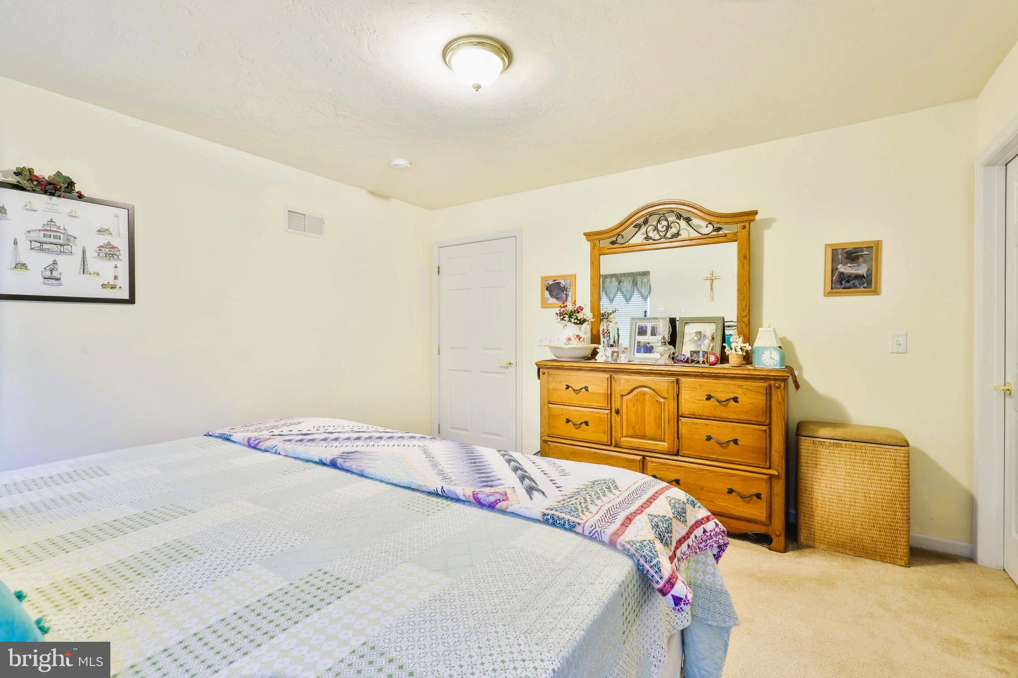 COUNTRY MANOR - Residential