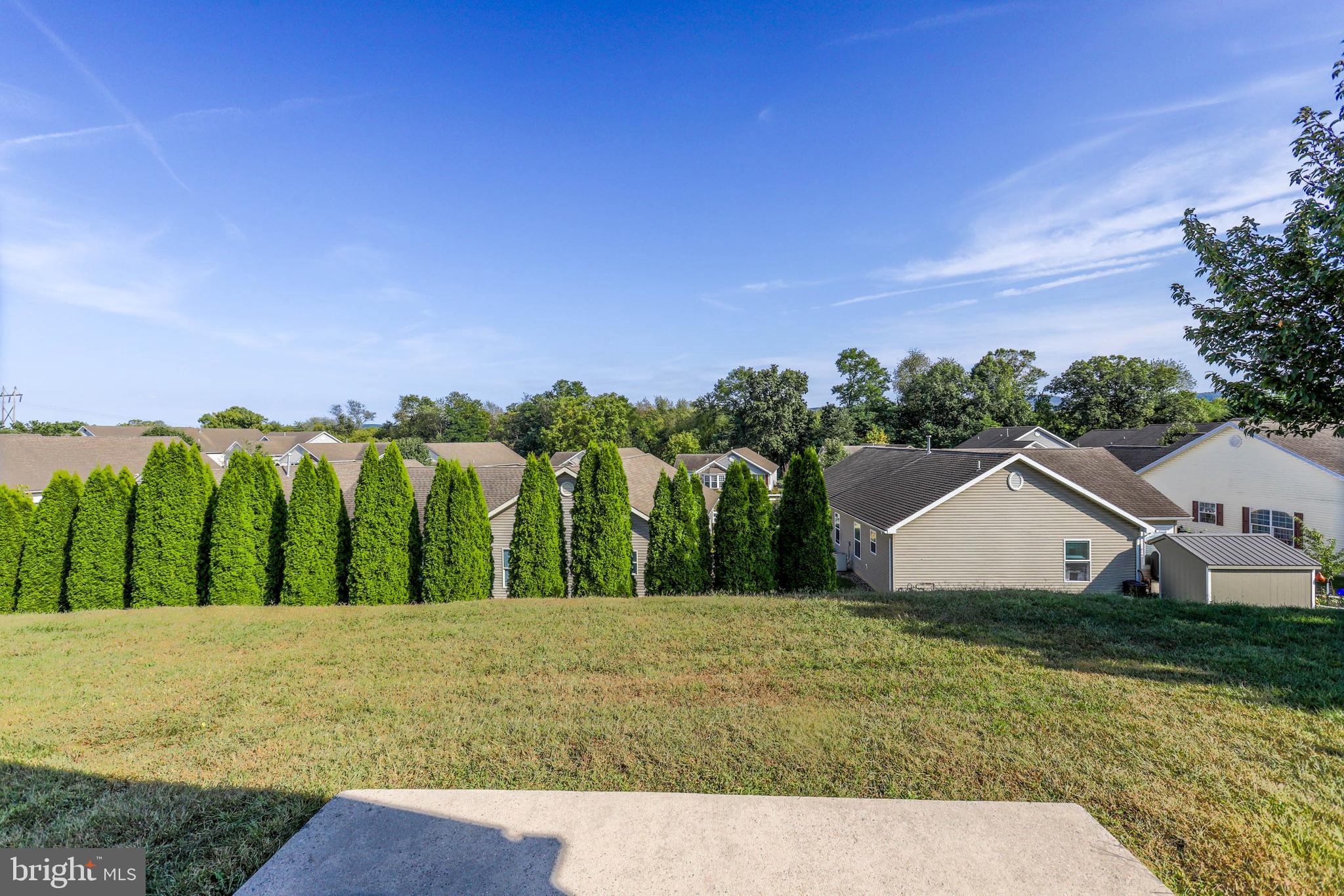 COUNTRY MANOR - Residential